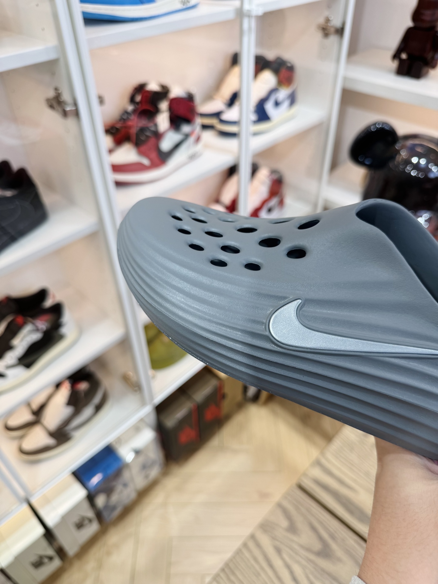 Nike ReactX Rejuven8  简约洞洞鞋 男女同款 烟灰色