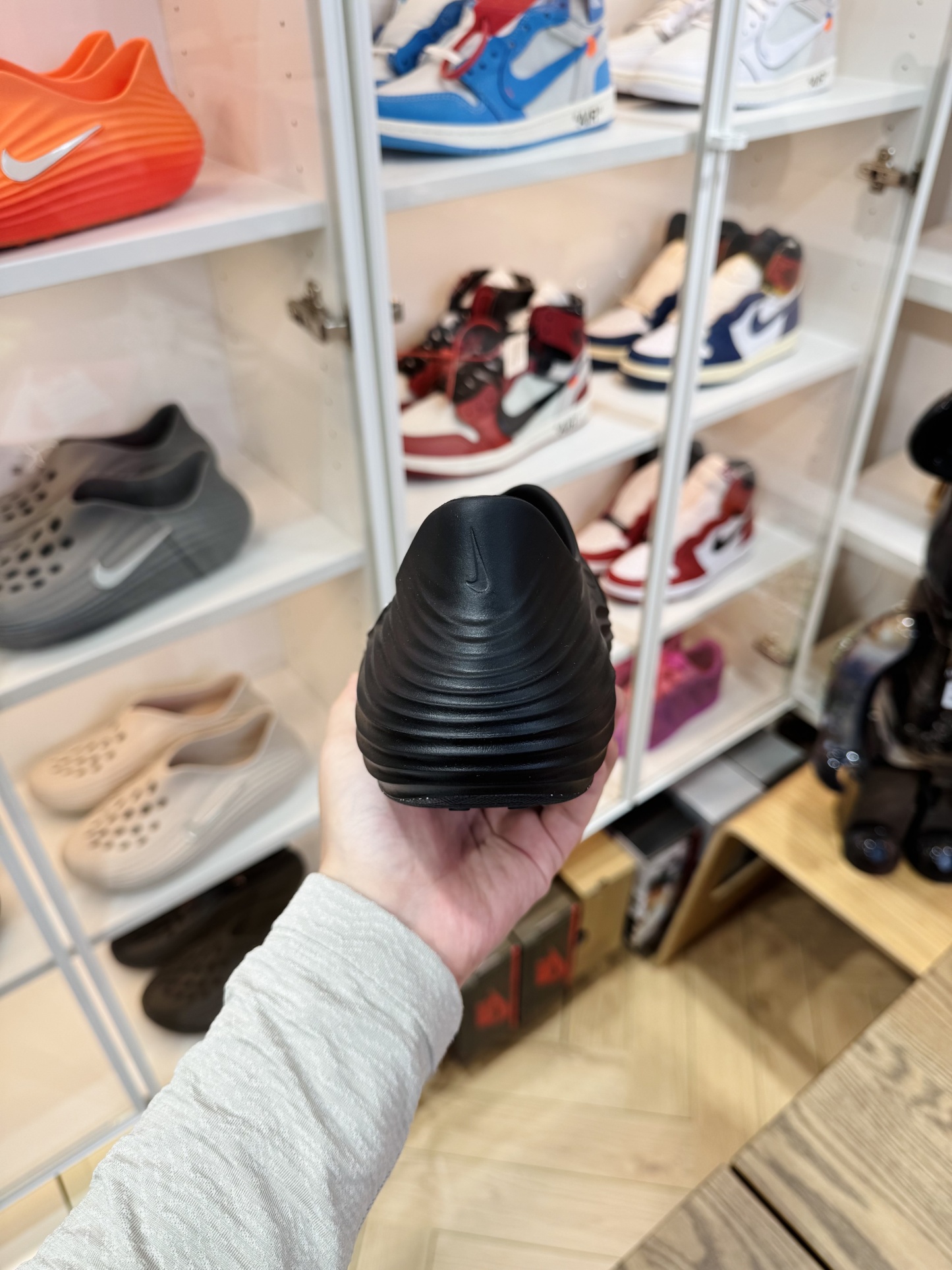 Nike ReactX Rejuven8  简约洞洞鞋 男女同款 黑色白钩定制