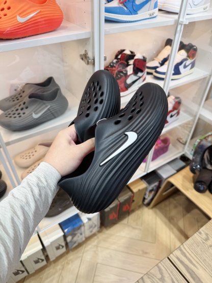 Nike ReactX Rejuven8  简约洞洞鞋 男女同款 黑色白钩定制