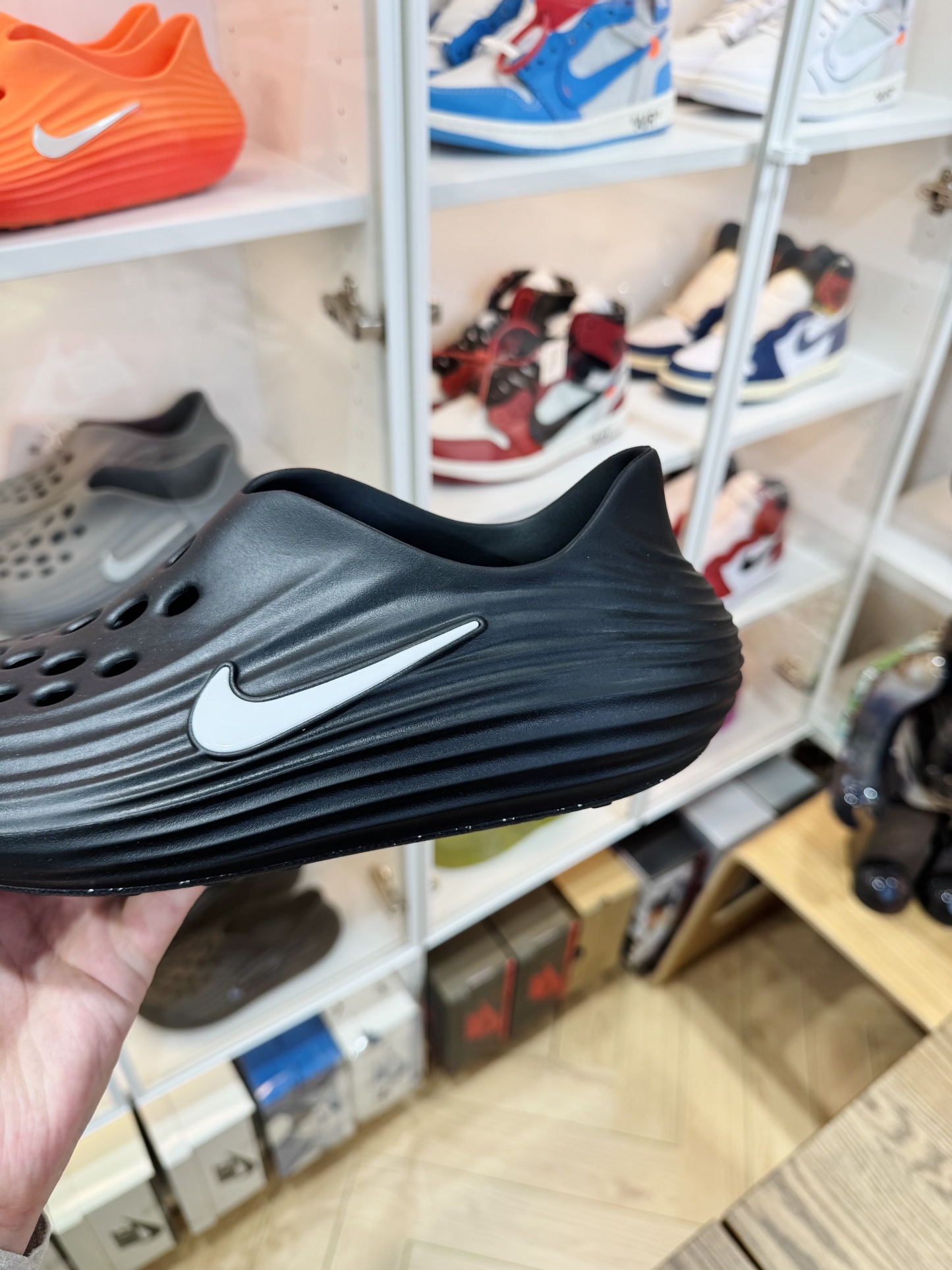 Nike ReactX Rejuven8  简约洞洞鞋 男女同款 黑色白钩定制