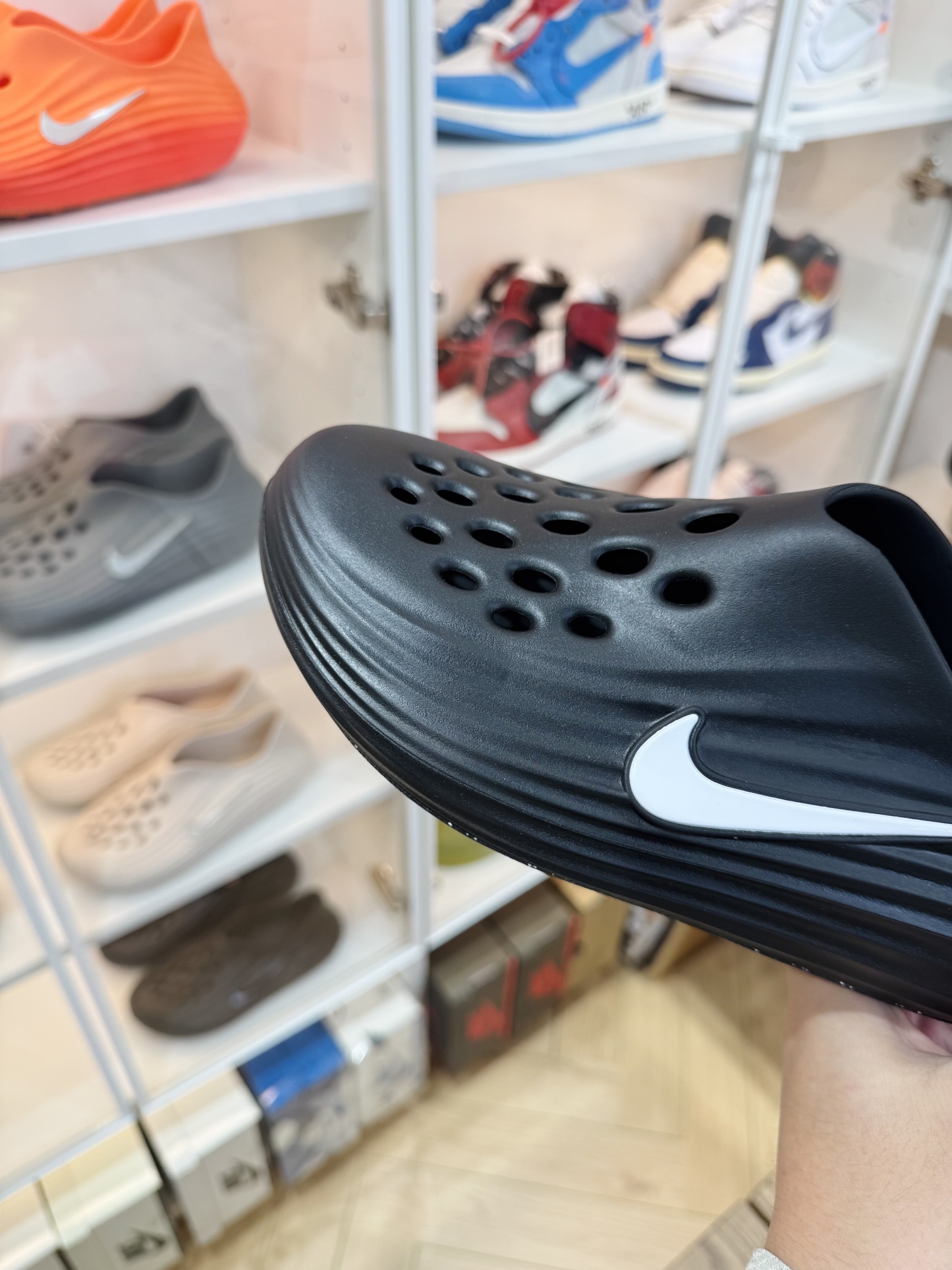 Nike ReactX Rejuven8  简约洞洞鞋 男女同款 黑色白钩定制