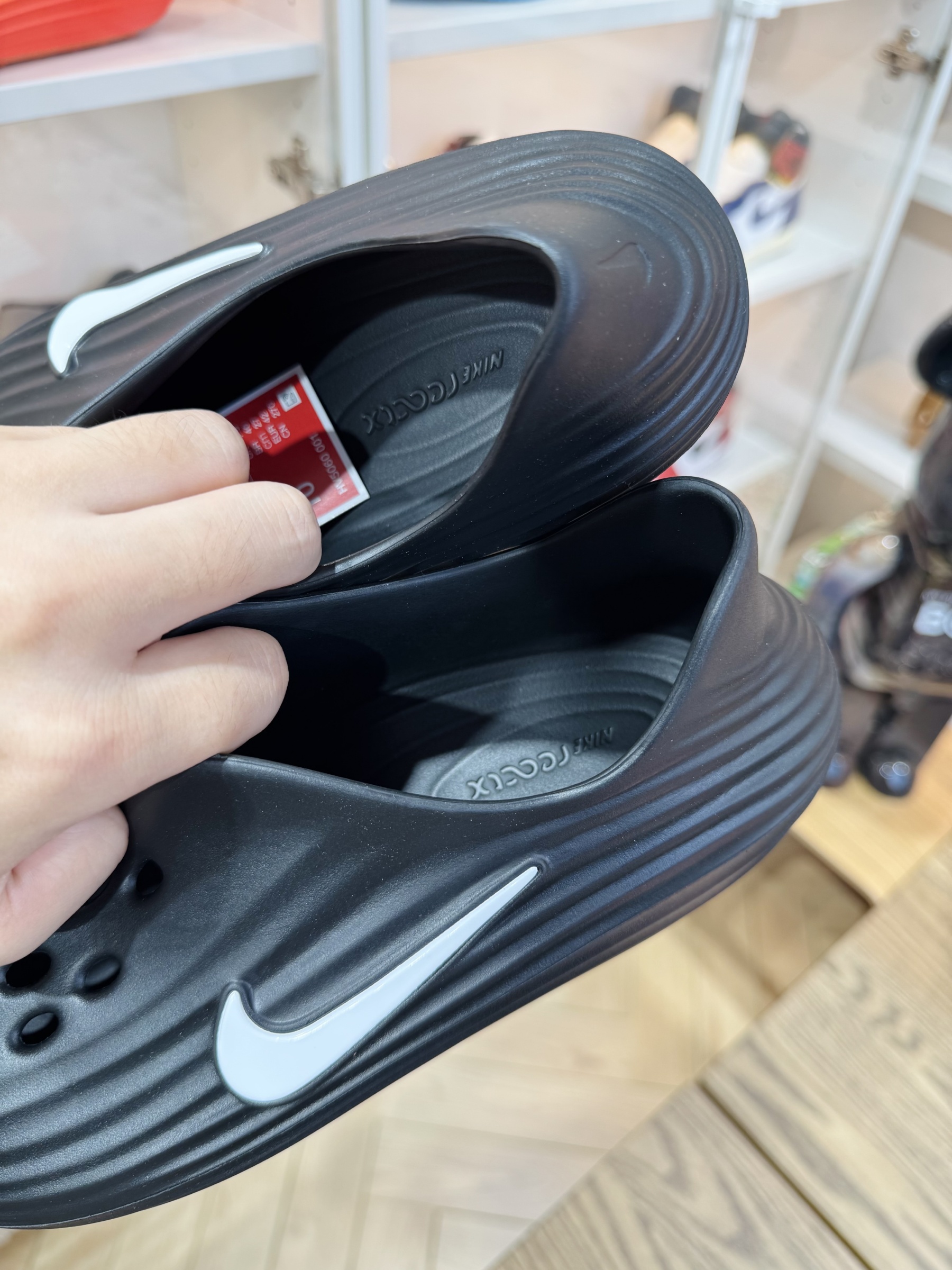 Nike ReactX Rejuven8  简约洞洞鞋 男女同款 黑色白钩定制