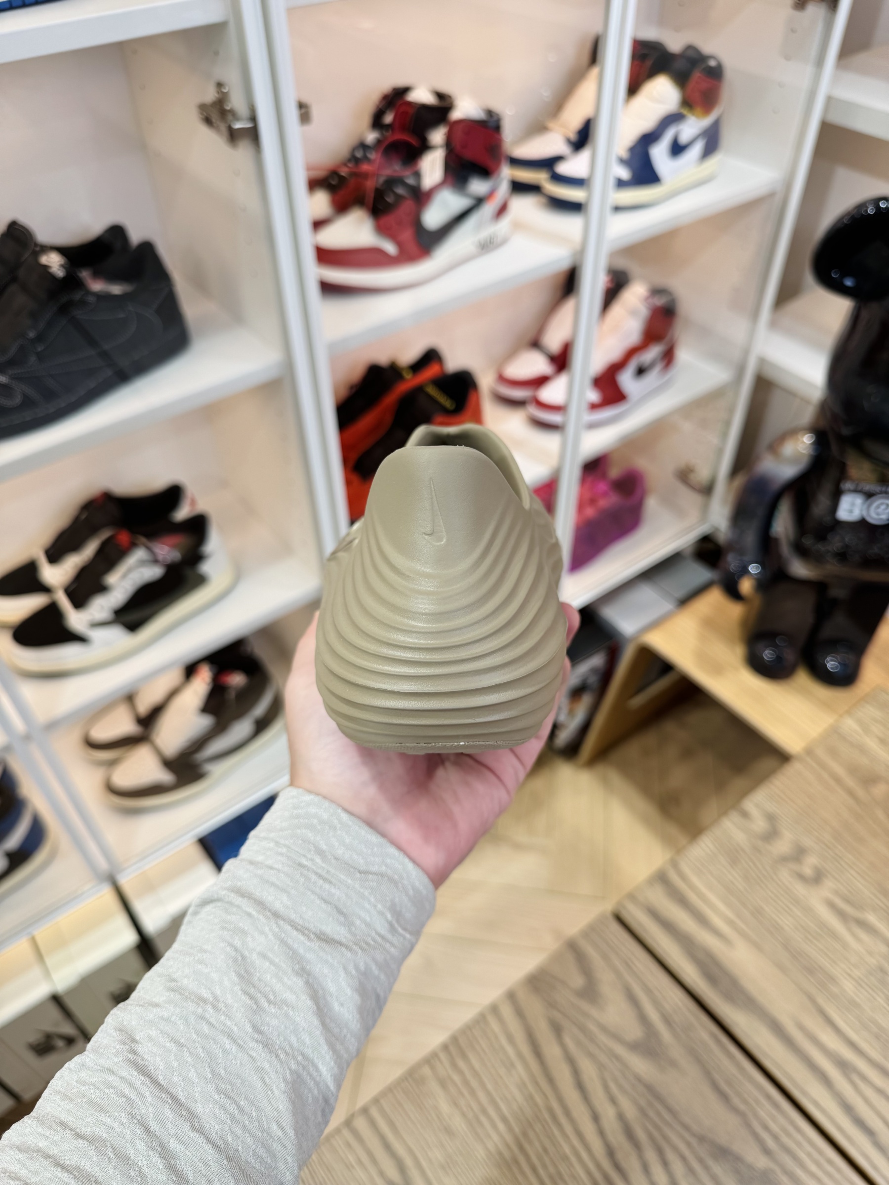 Nike ReactX Rejuven8  简约洞洞鞋 男女同款 卡其色