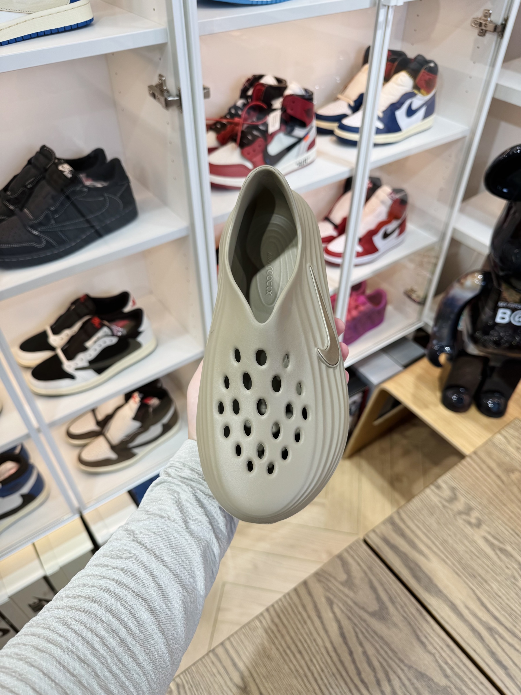 Nike ReactX Rejuven8  简约洞洞鞋 男女同款 卡其色