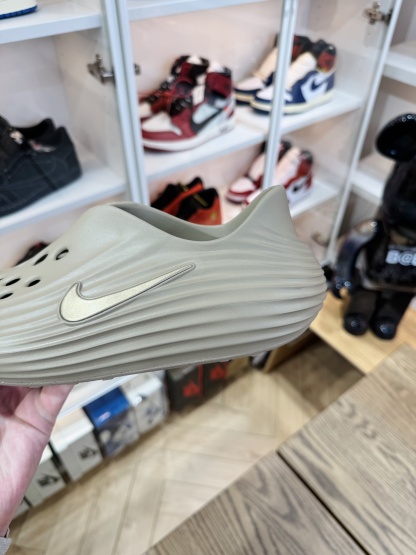 Nike ReactX Rejuven8  简约洞洞鞋 男女同款 卡其色