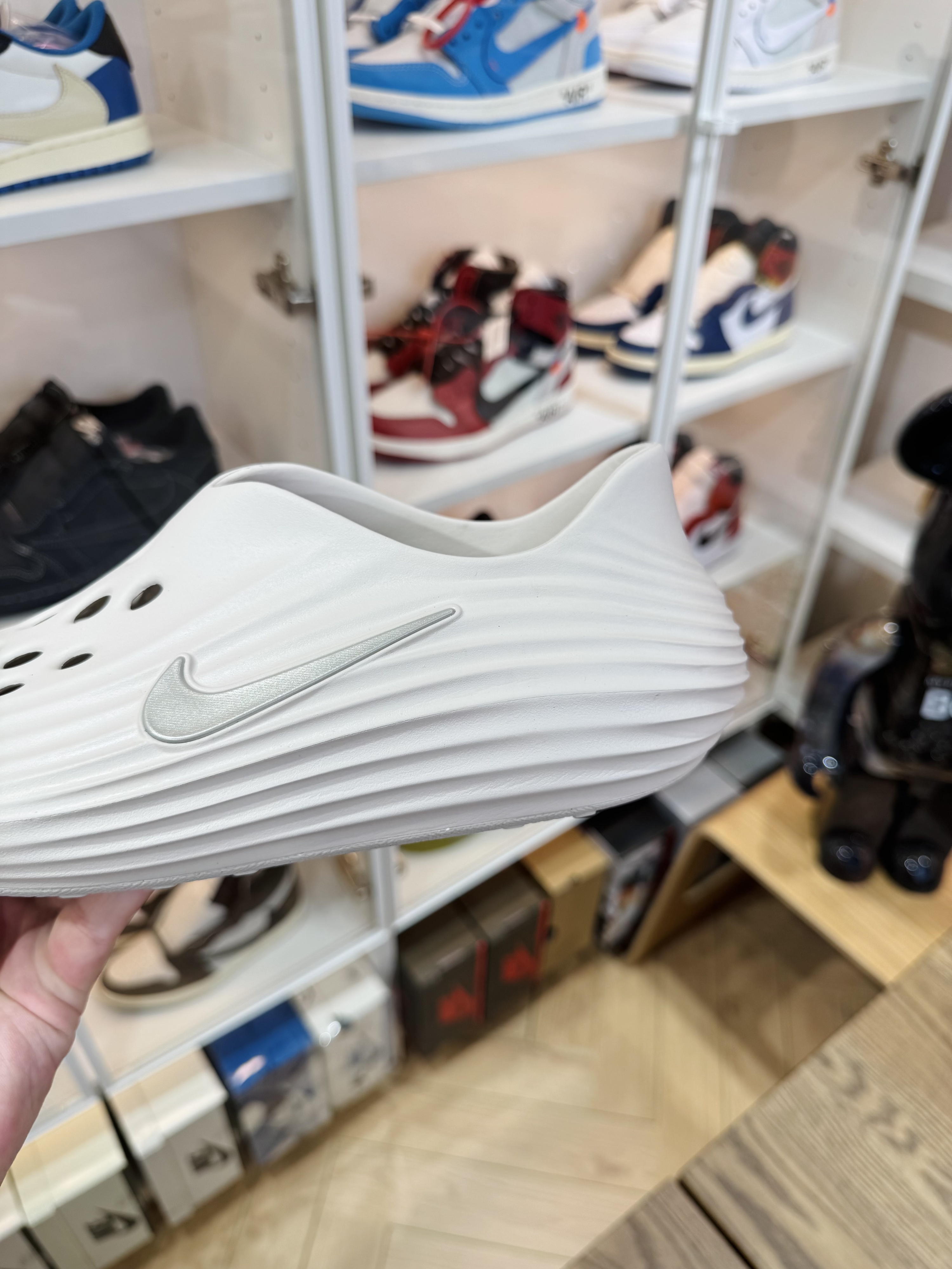 Nike ReactX Rejuven8  简约洞洞鞋 男女同款 浅金棕