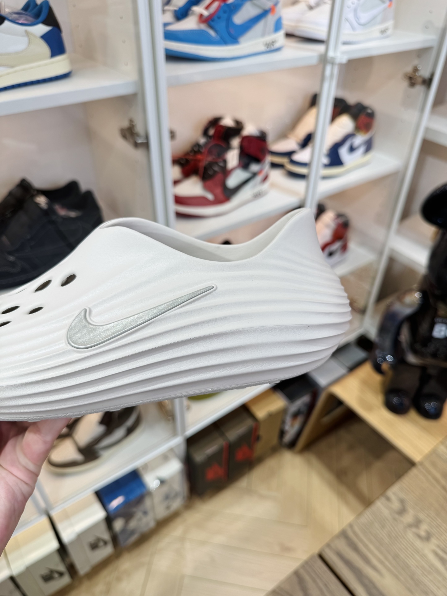 Nike ReactX Rejuven8  简约洞洞鞋 男女同款 浅金棕