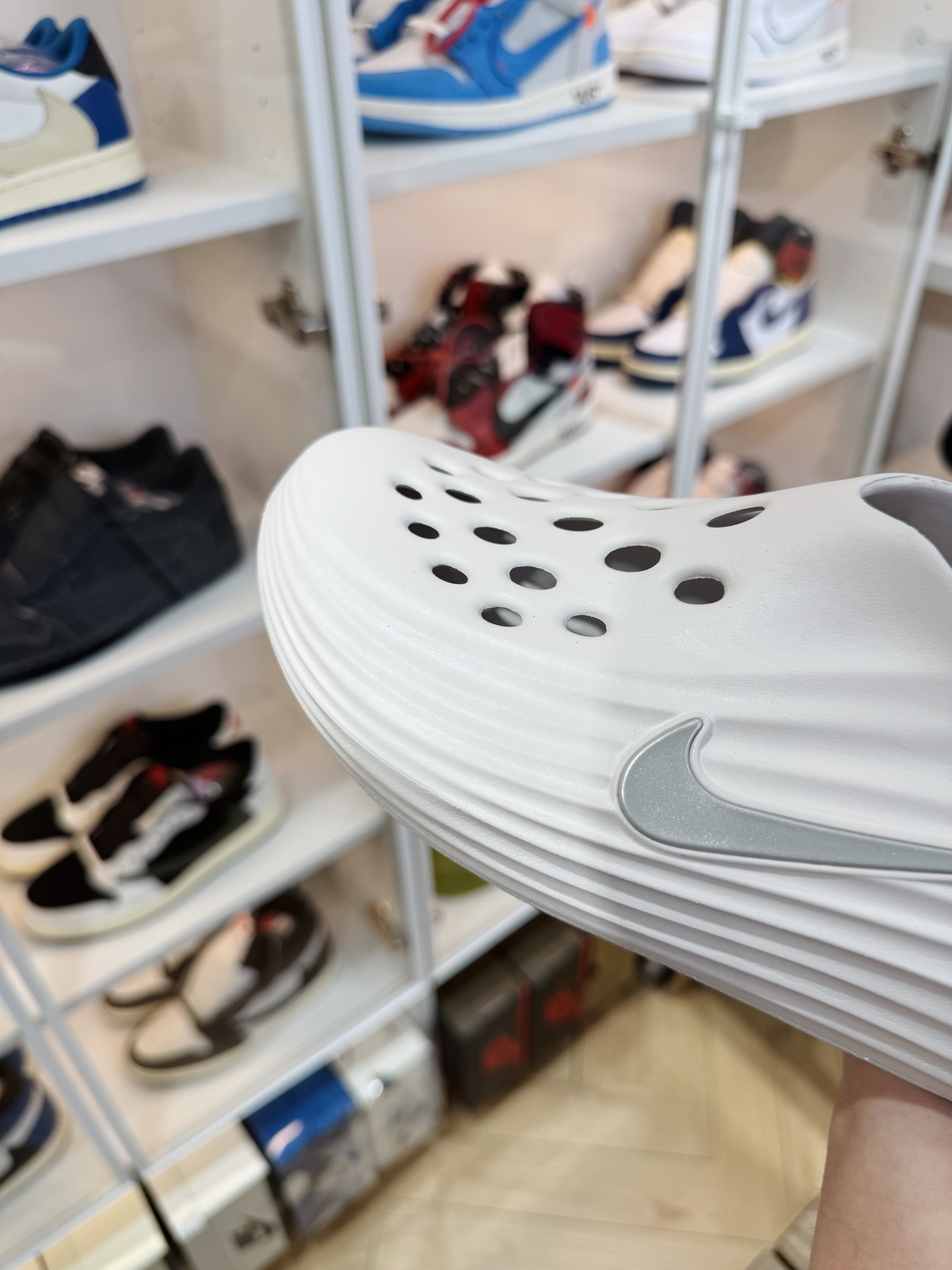 Nike ReactX Rejuven8  简约洞洞鞋 男女同款 浅金棕