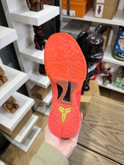 Kobe 6 Reverse 反轉青蜂俠 Ultra產品上新