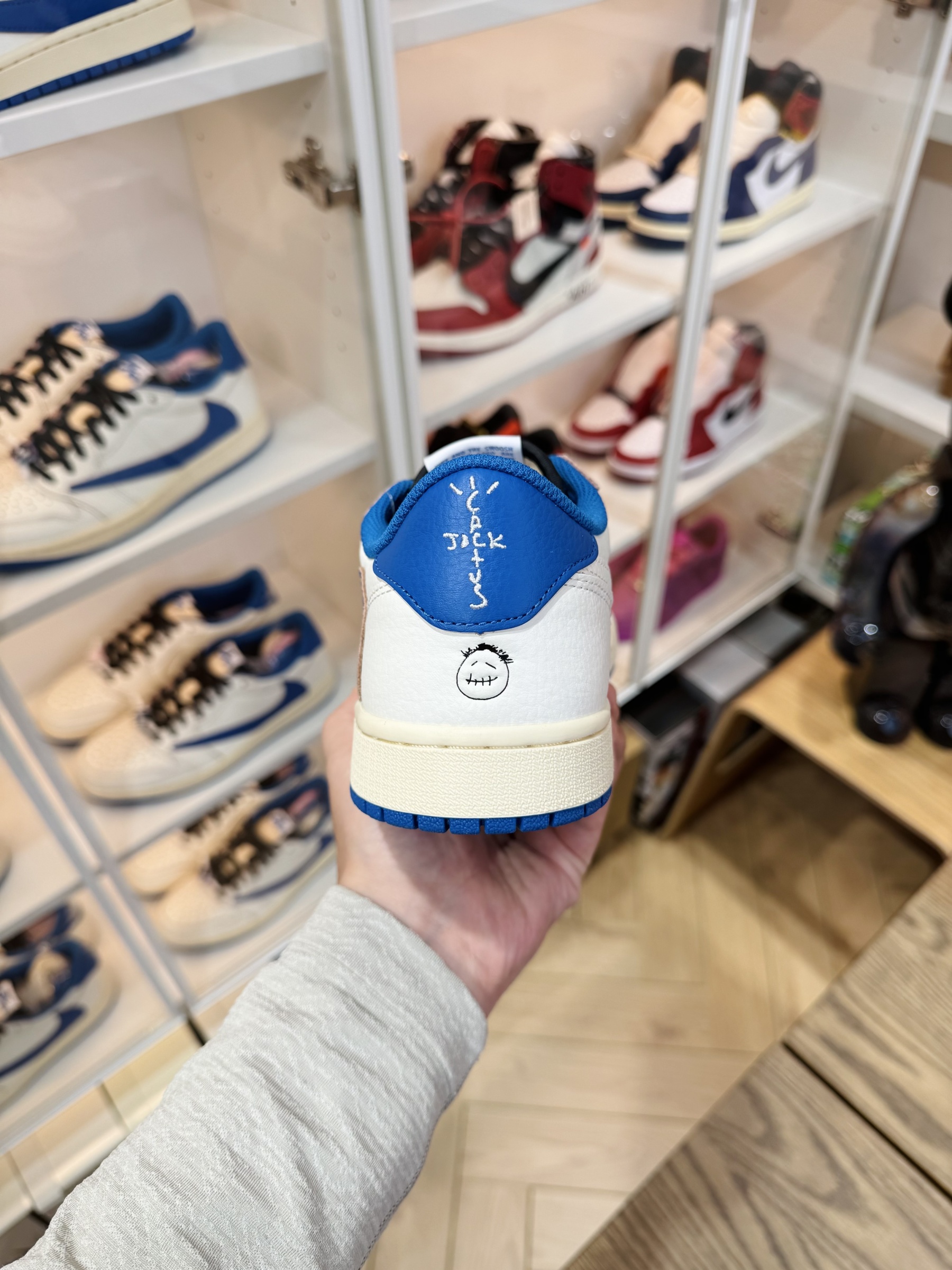 Travis Scott AJ1 Low OG 閃電2.0 反轉白藍色 倒鉤第十代  DM7866-104