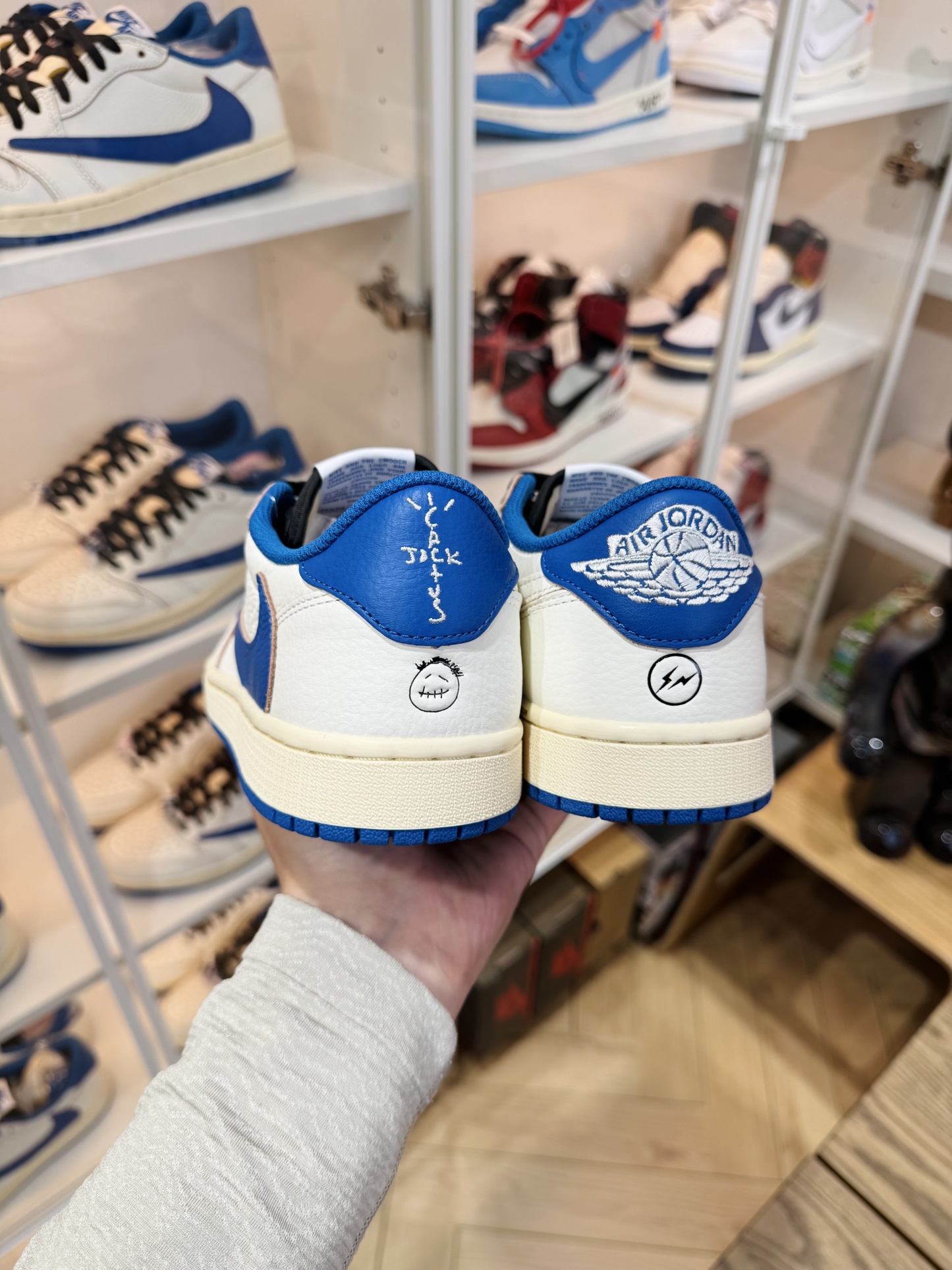 Travis Scott AJ1 Low OG 閃電2.0 反轉白藍色 倒鉤第十代  DM7866-104