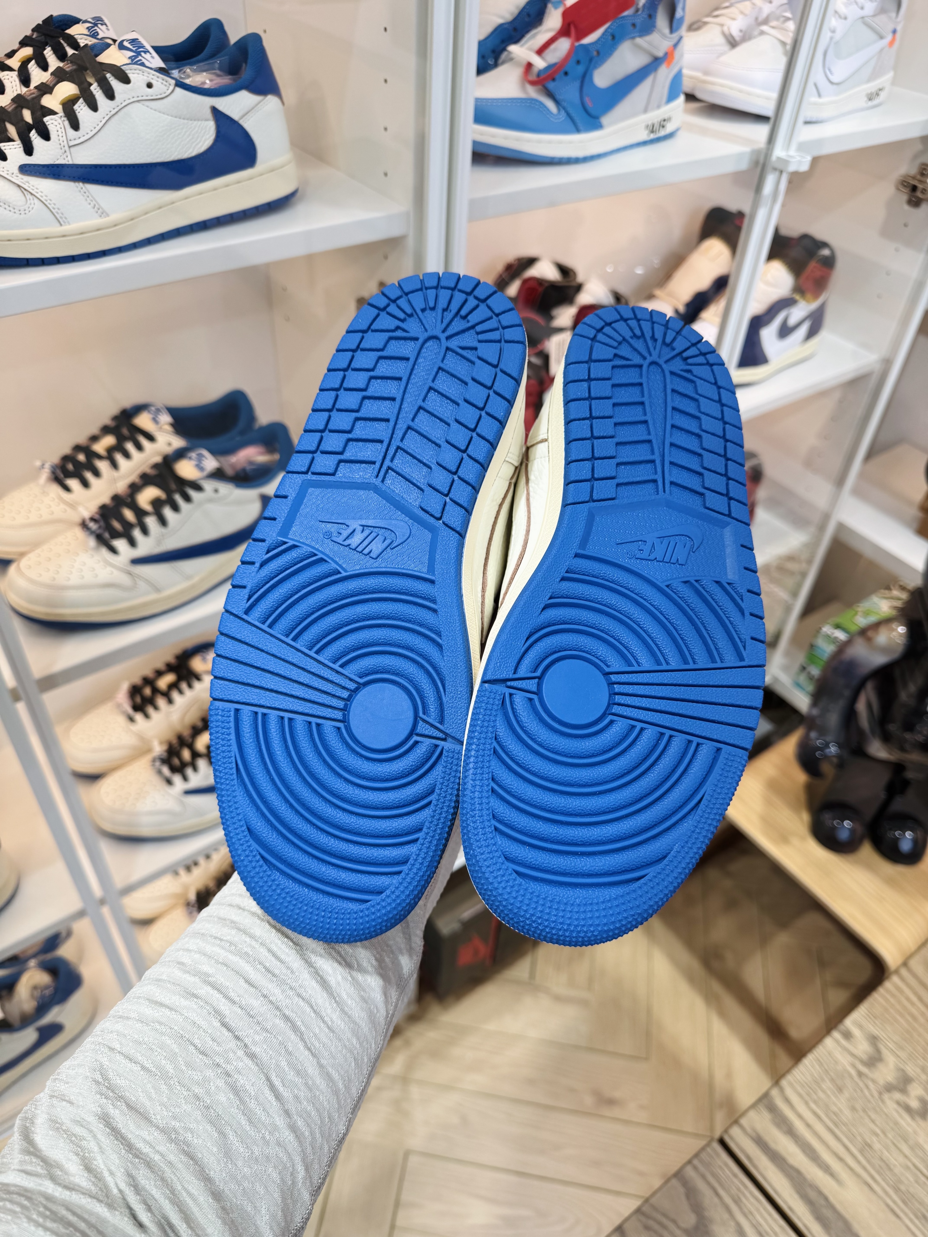 Travis Scott AJ1 Low OG 閃電2.0 反轉白藍色 倒鉤第十代  DM7866-104