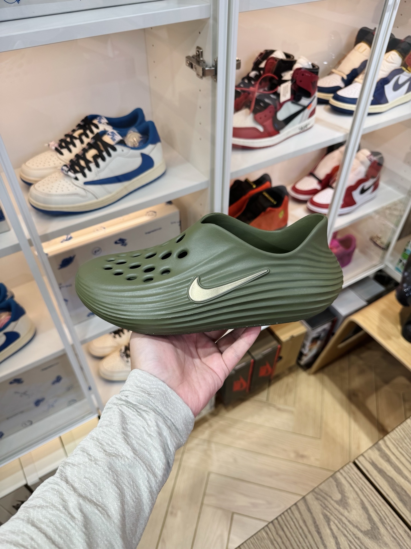 Nike ReactX Rejuven8 简约洞洞鞋 男女同款 翠綠 HV5060-201