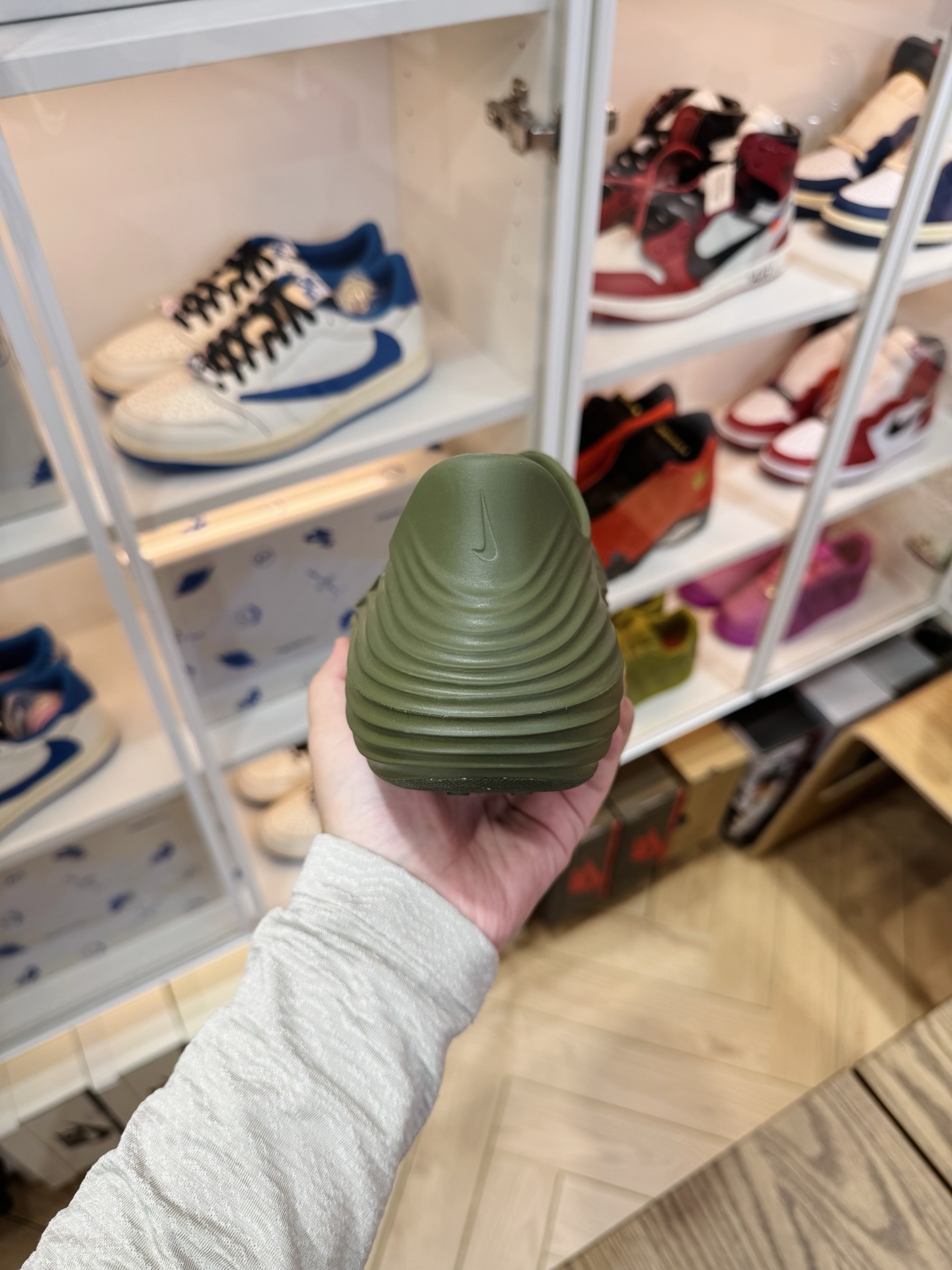 Nike ReactX Rejuven8 简约洞洞鞋 男女同款 翠綠 HV5060-201