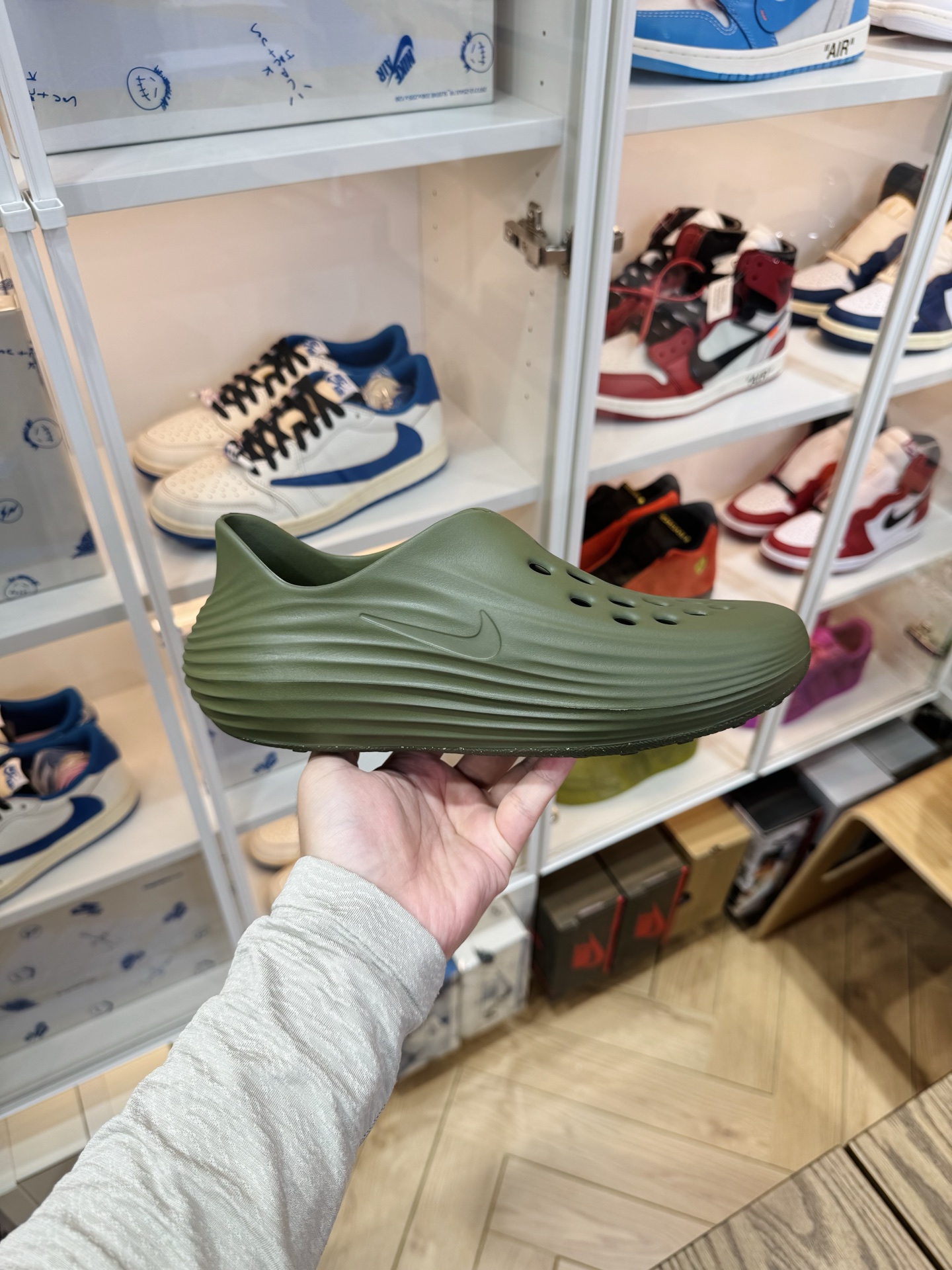 Nike ReactX Rejuven8 简约洞洞鞋 男女同款 翠綠 HV5060-201