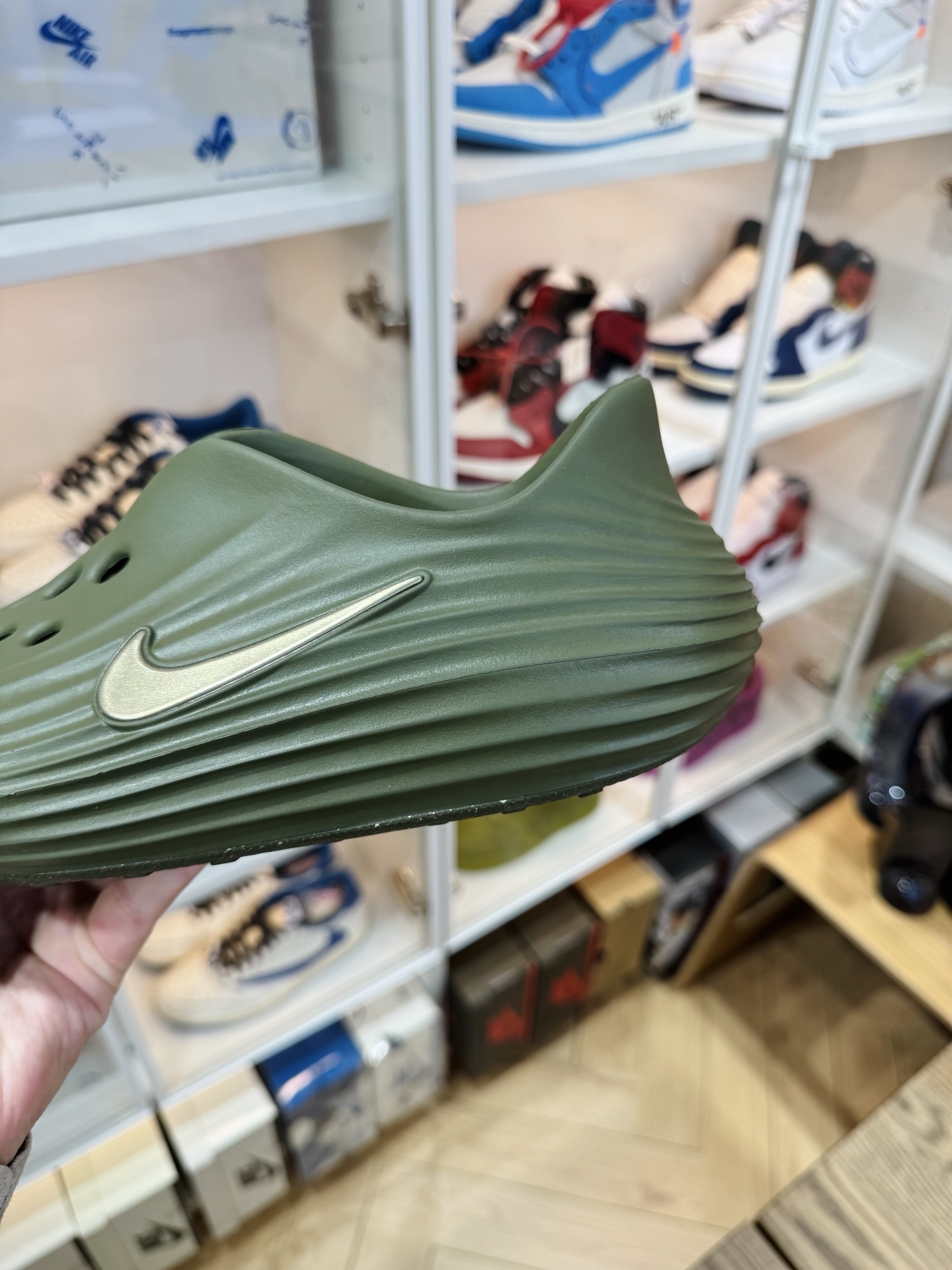 Nike ReactX Rejuven8 简约洞洞鞋 男女同款 翠綠 HV5060-201