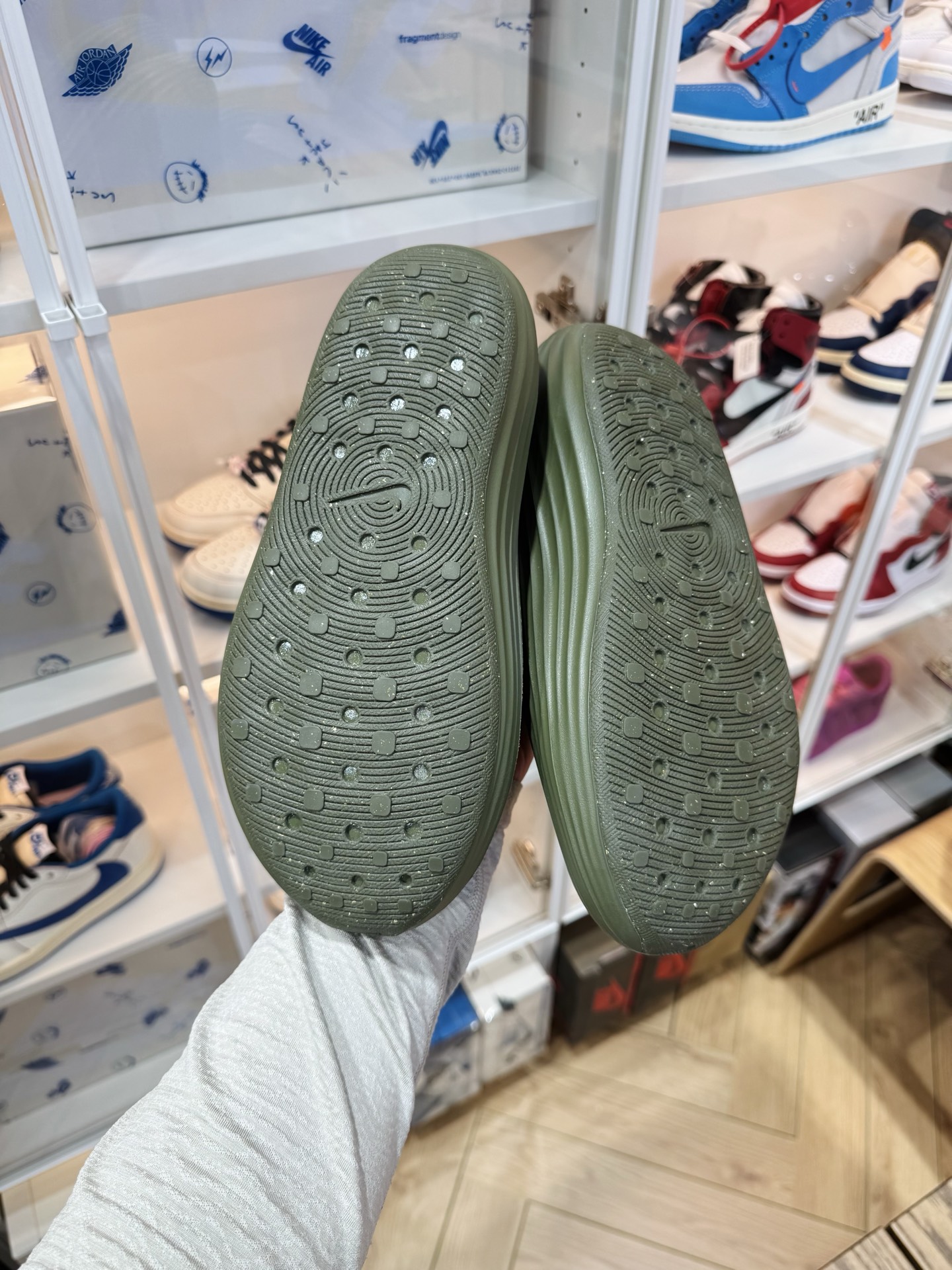 Nike ReactX Rejuven8 简约洞洞鞋 男女同款 翠綠 HV5060-201