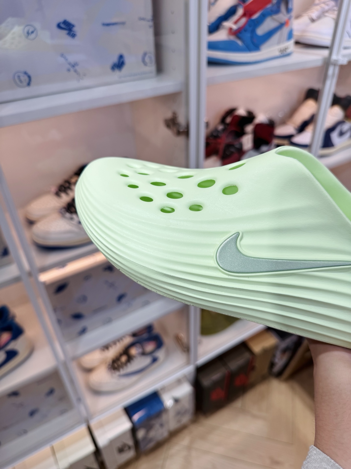 Nike ReactX Rejuven8  简约洞洞鞋 女款 綠色 HV5062-700