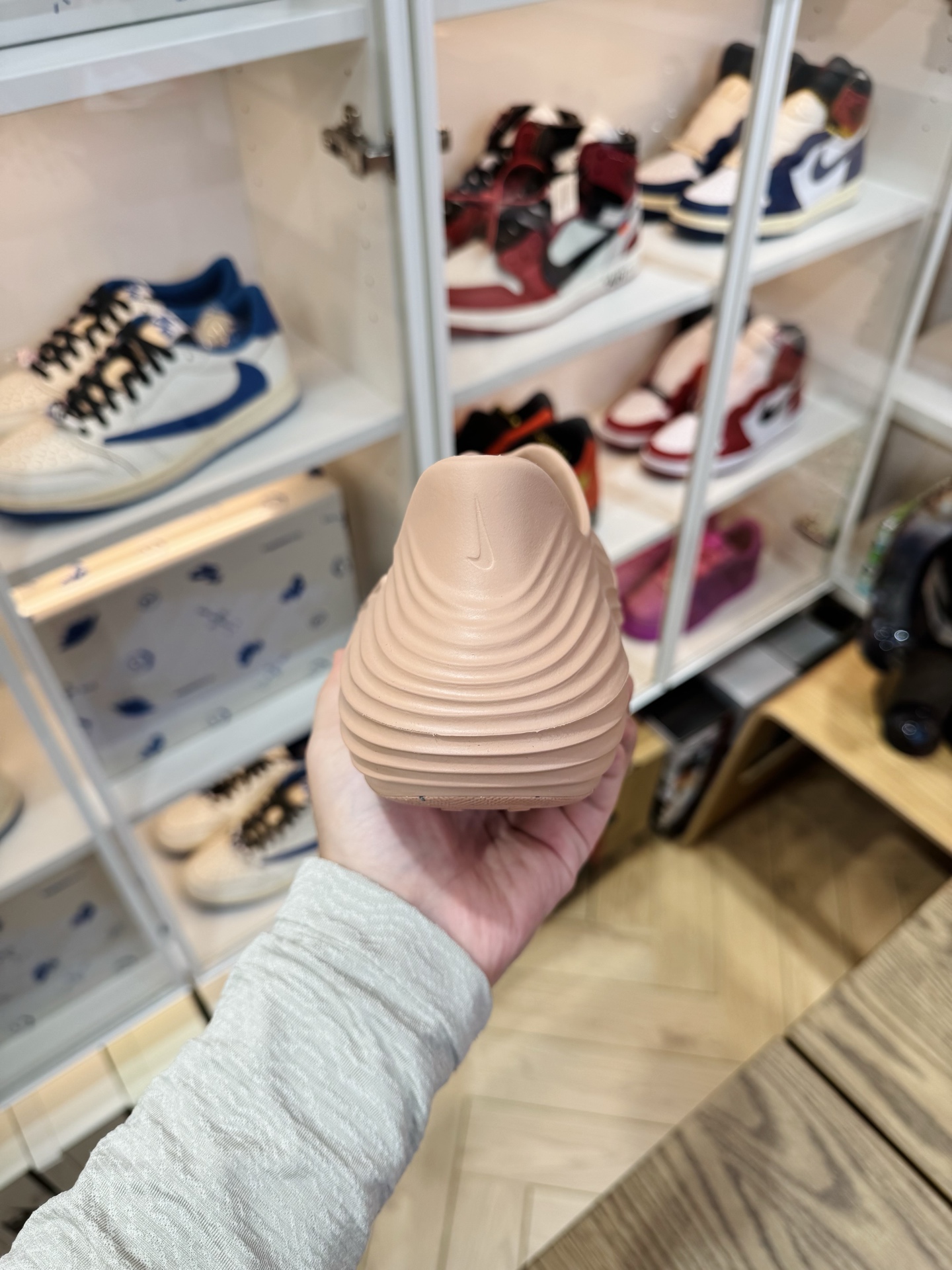 Nike ReactX Rejuven8 简约洞洞鞋 女款 玫瑰金 HV5062-602