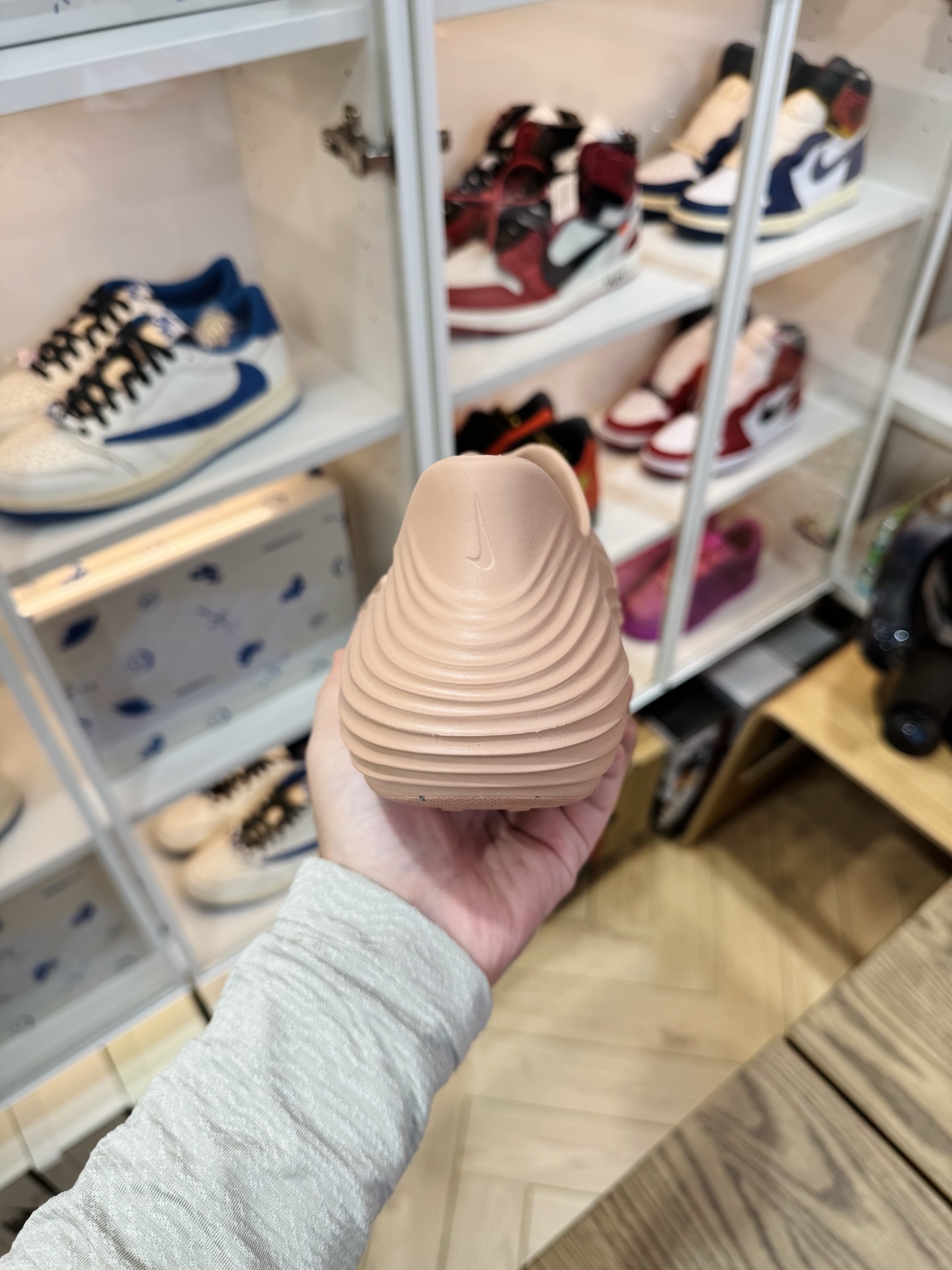 Nike ReactX Rejuven8 简约洞洞鞋 女款 玫瑰金 HV5062-602