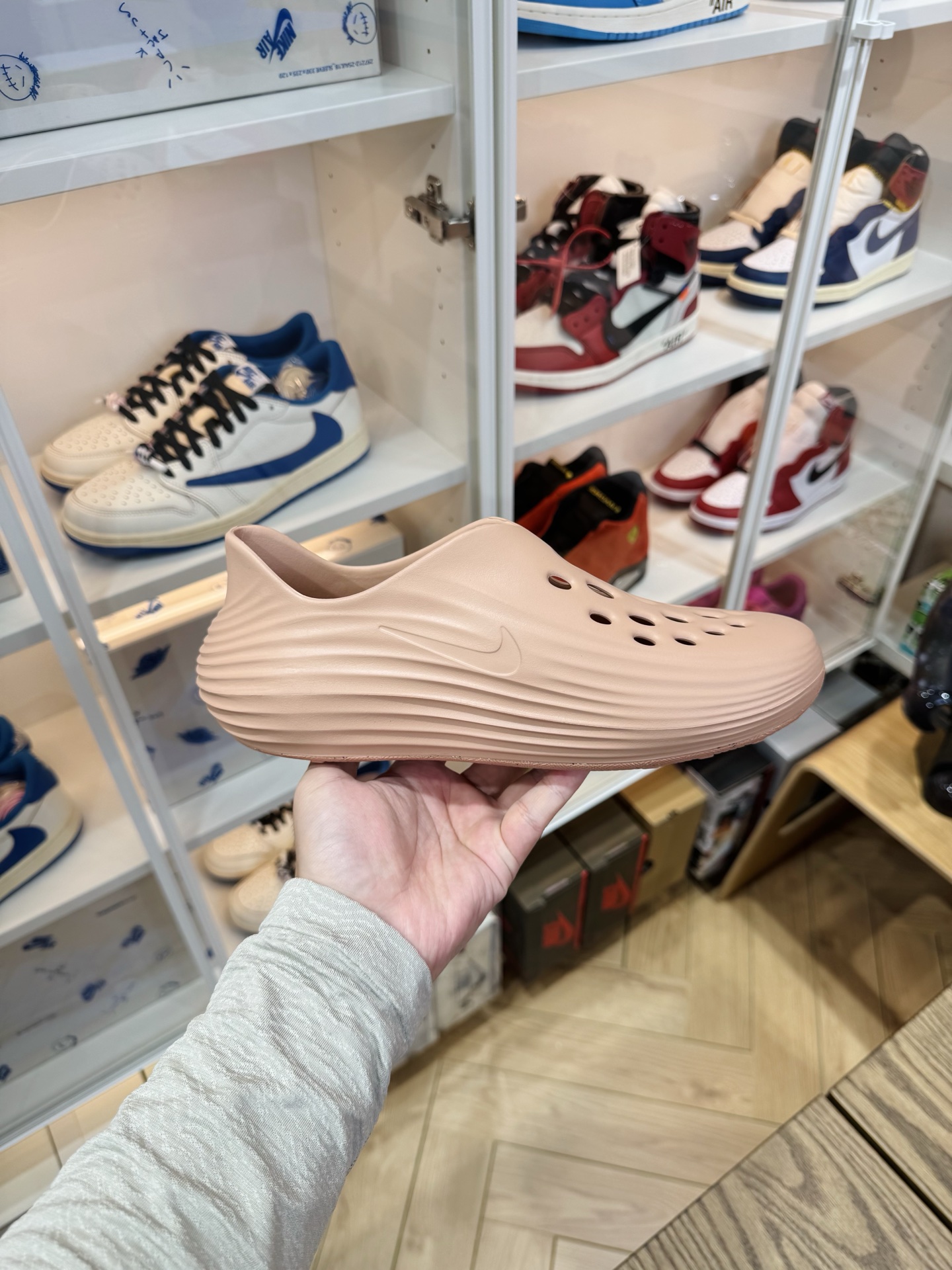 Nike ReactX Rejuven8 简约洞洞鞋 女款 玫瑰金 HV5062-602