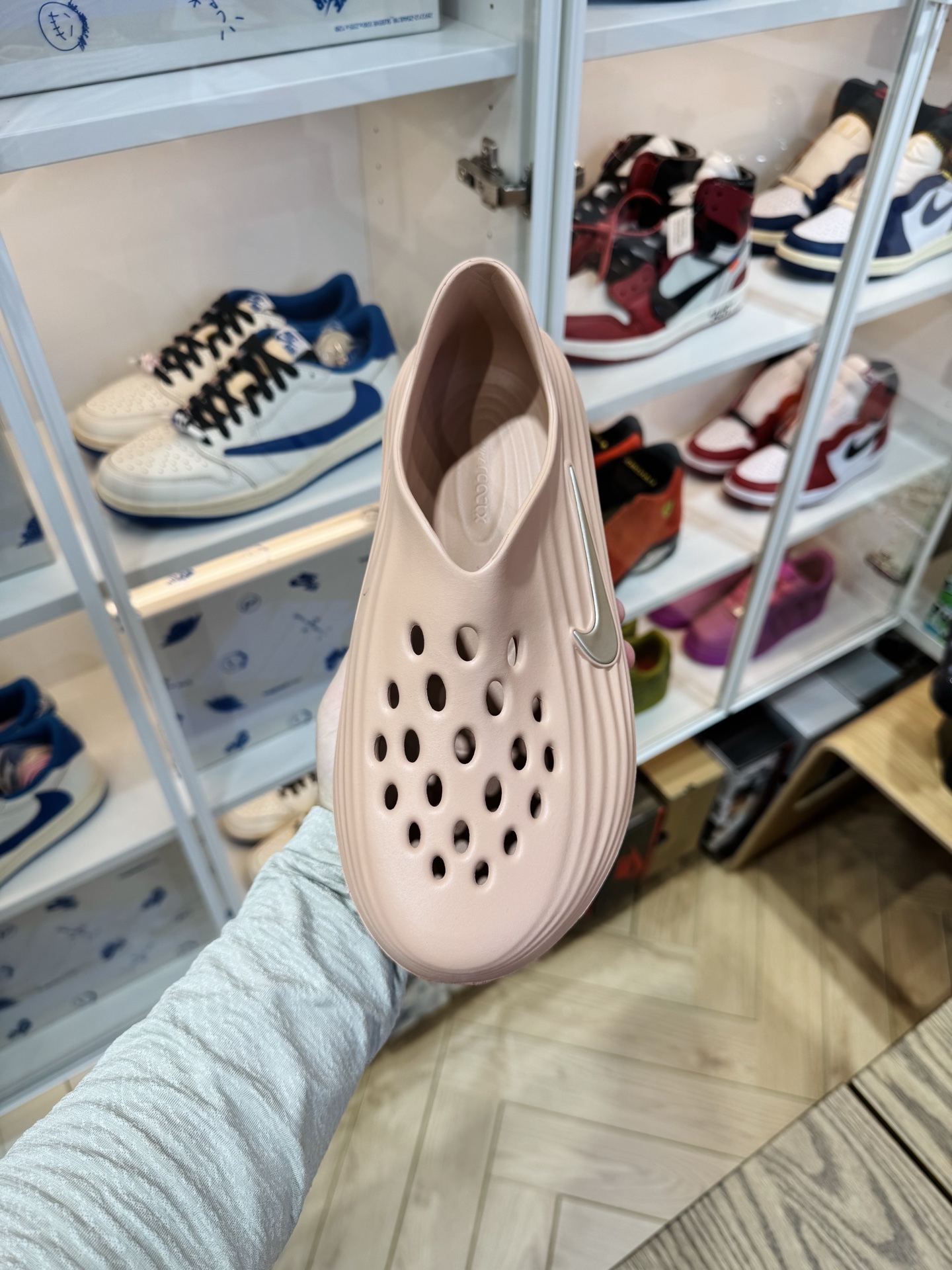 Nike ReactX Rejuven8 简约洞洞鞋 女款 玫瑰金 HV5062-602