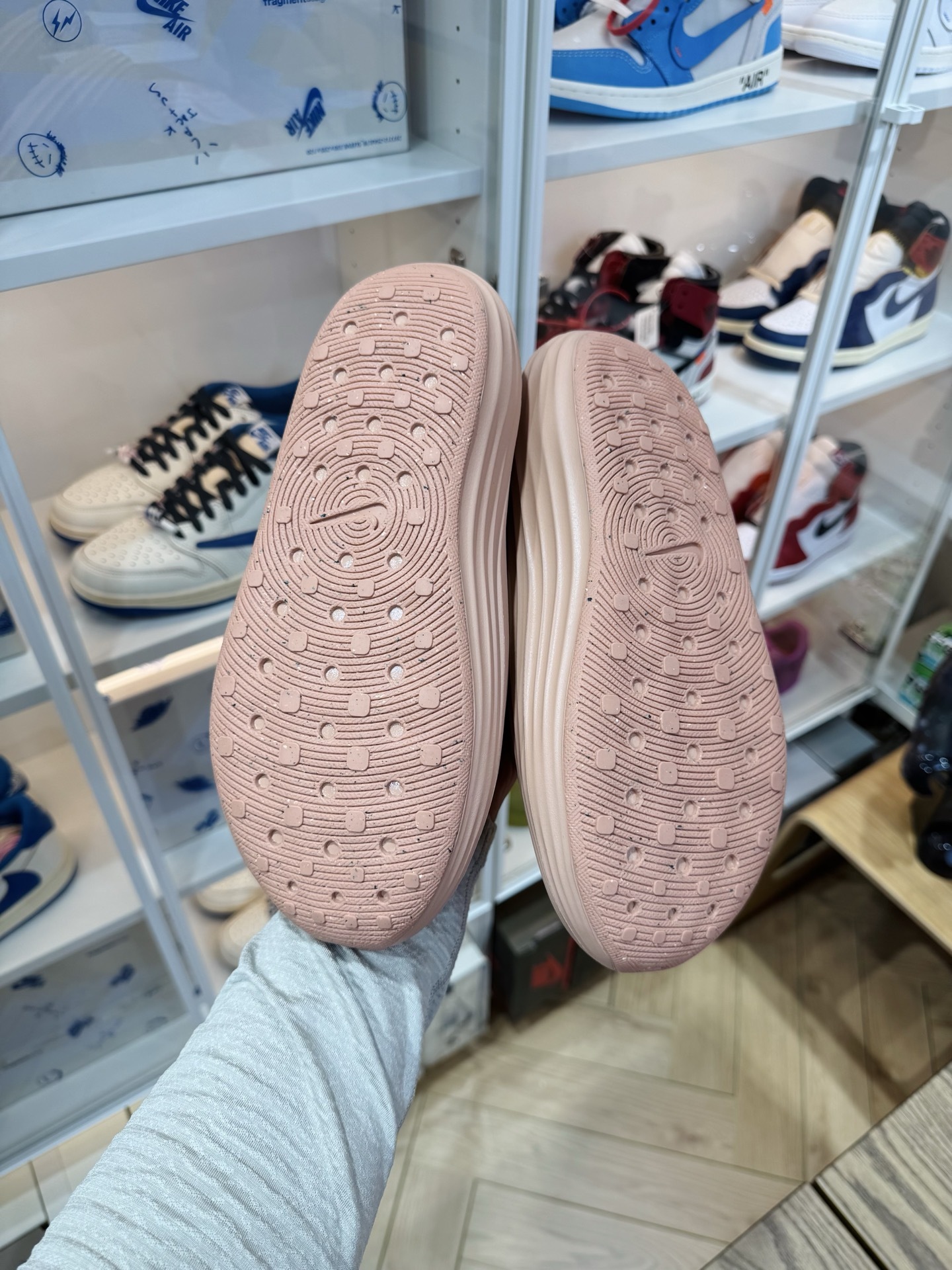 Nike ReactX Rejuven8 简约洞洞鞋 女款 玫瑰金 HV5062-602