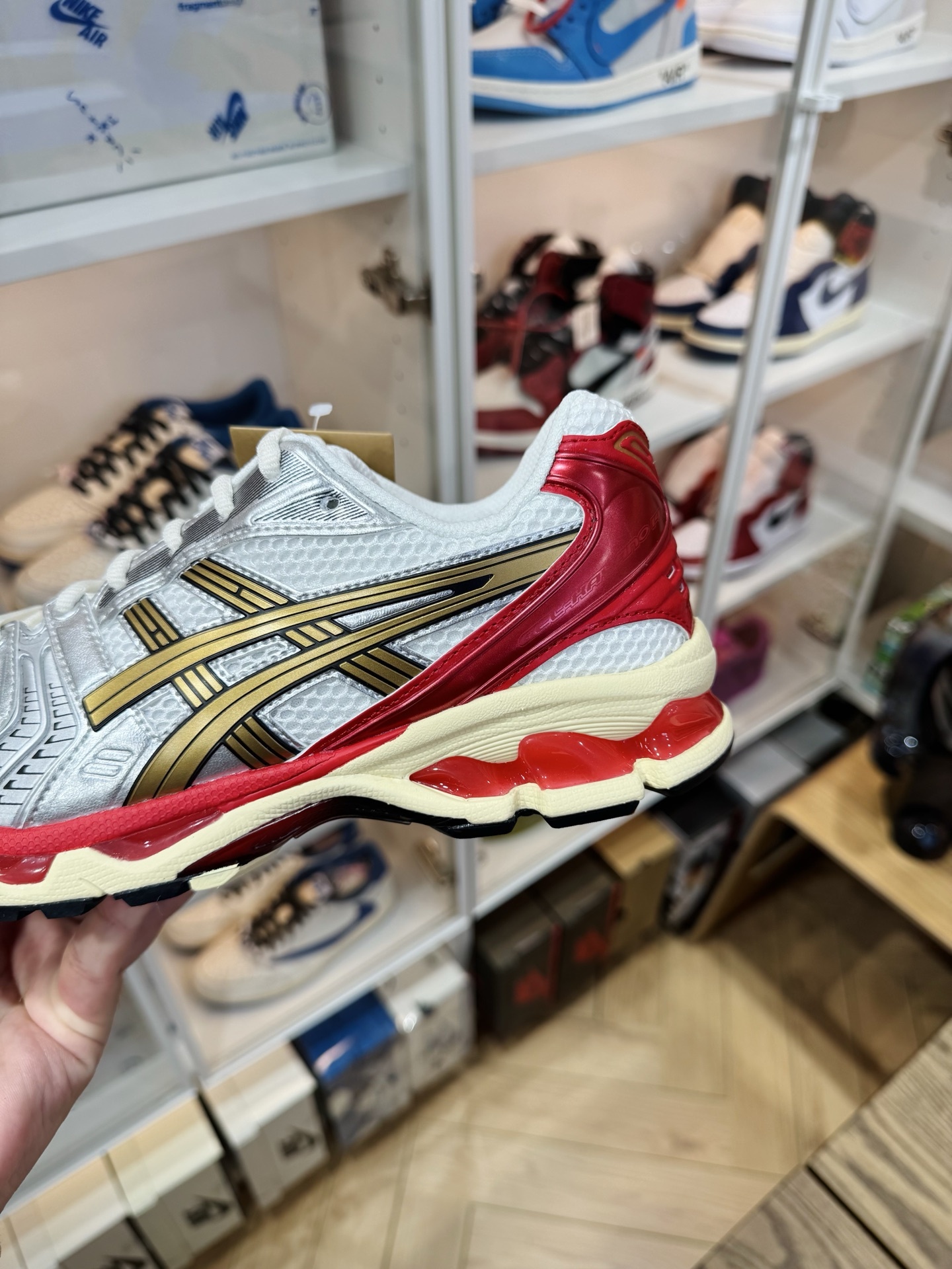 Kayano 14 Sneaker Politics 緩震跑步鞋 男女同款 白銀色 1203A692-100