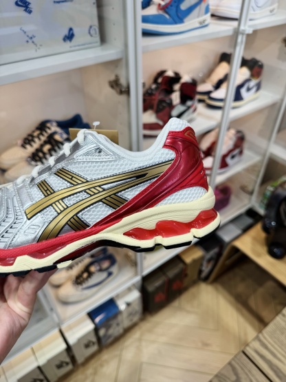 Kayano 14 Sneaker Politics 緩震跑步鞋 男女同款 白銀色 1203A692-100