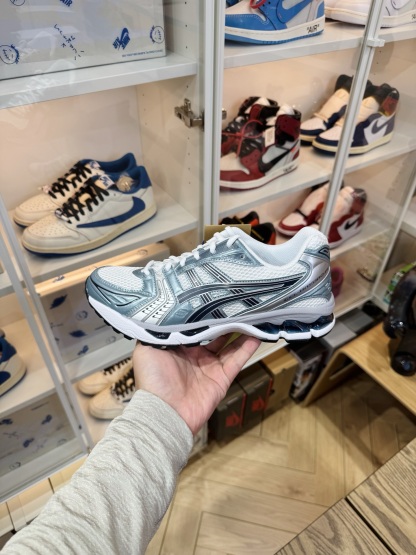 Kayano 14 White Fjord Grey 緩震跑步鞋 男女同款 白灰色1203A537-106