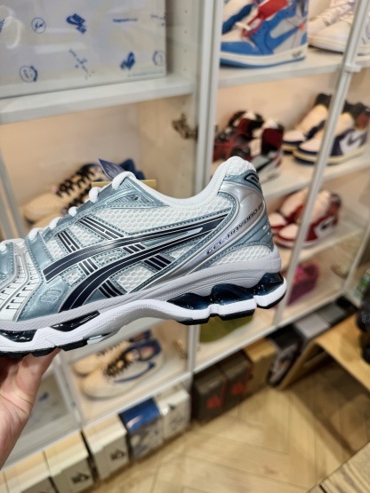 Kayano 14 White Fjord Grey 緩震跑步鞋 男女同款 白灰色1203A537-106