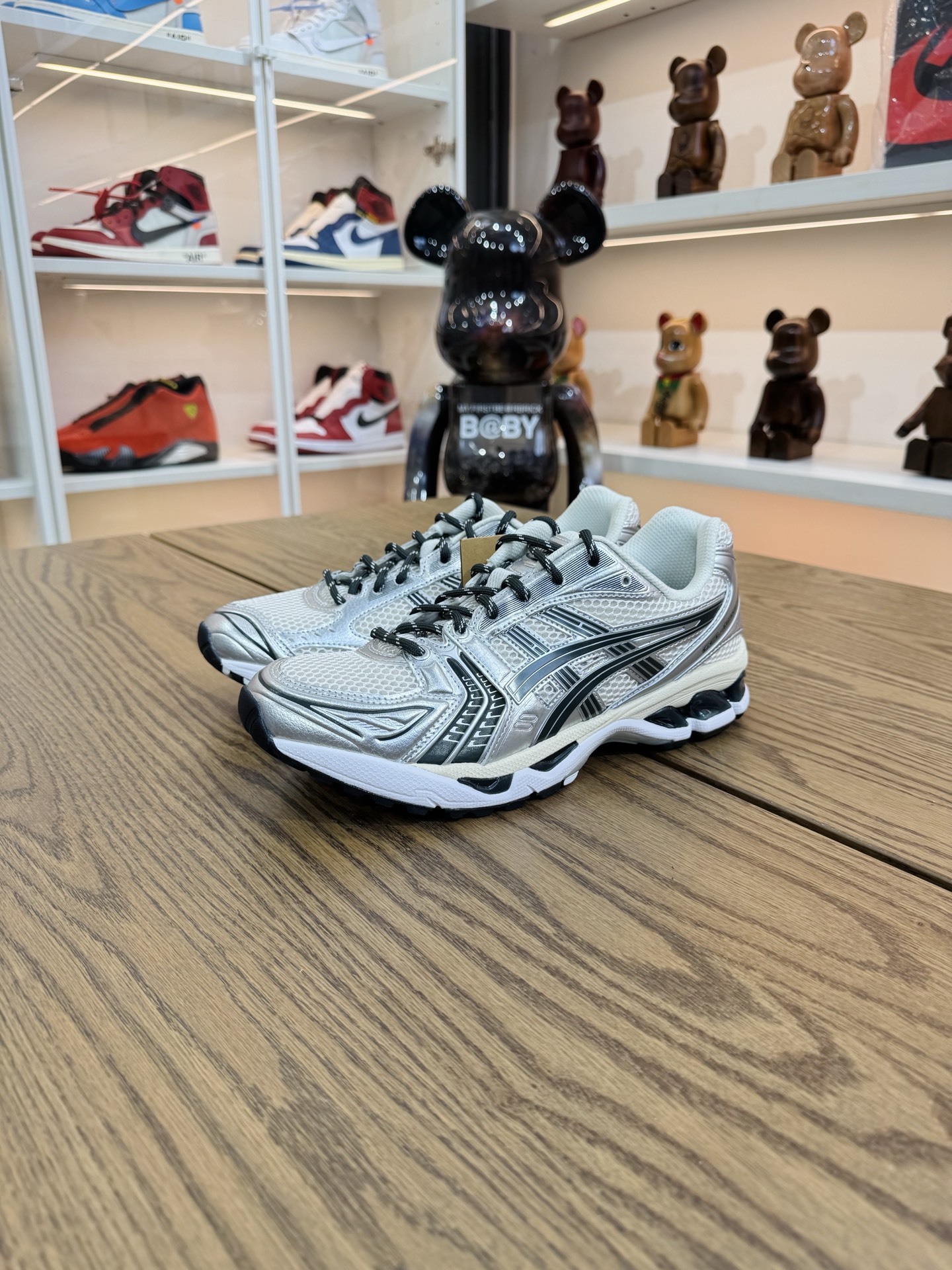 Gel-Kayano 14 x Kith 緩震跑步鞋 男女同款 銀白色1203A566-100