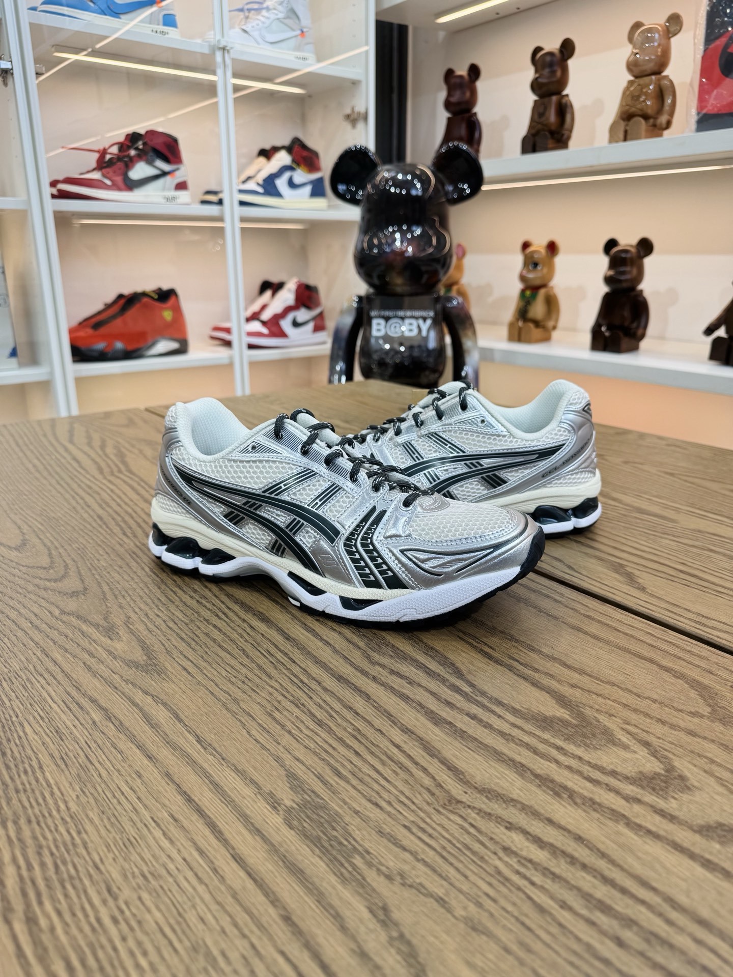 Gel-Kayano 14 x Kith  緩震跑步鞋 男女同款 銀白色1203A566-100