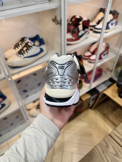 Gel-Kayano 14 x Kith  緩震跑步鞋 男女同款 銀白色1203A566-100