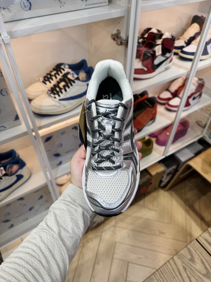 Gel-Kayano 14 x Kith  緩震跑步鞋 男女同款 銀白色1203A566-100