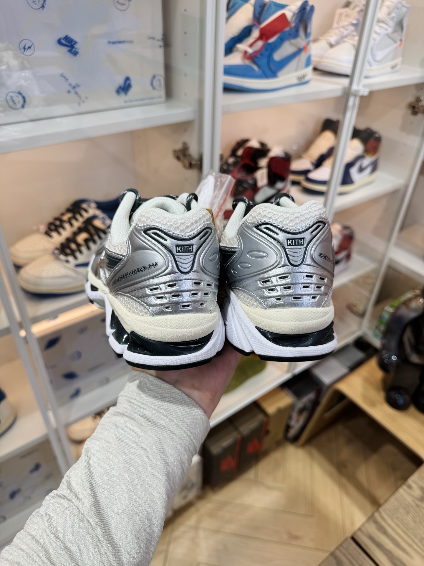Gel-Kayano 14 x Kith  緩震跑步鞋 男女同款 銀白色1203A566-100
