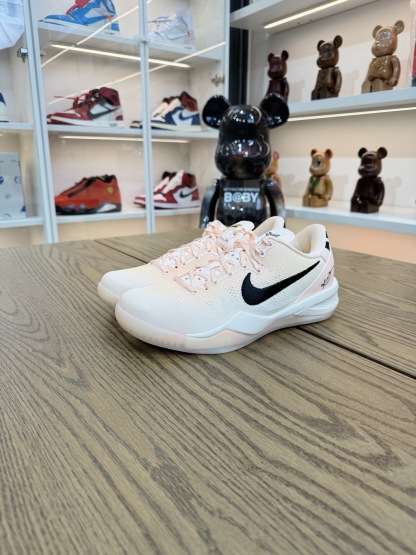 【全碼售罄】KOBE 8 ACADEMY P  克拉克森同款 EYBL限量版 粉黑色 HQ3138-800