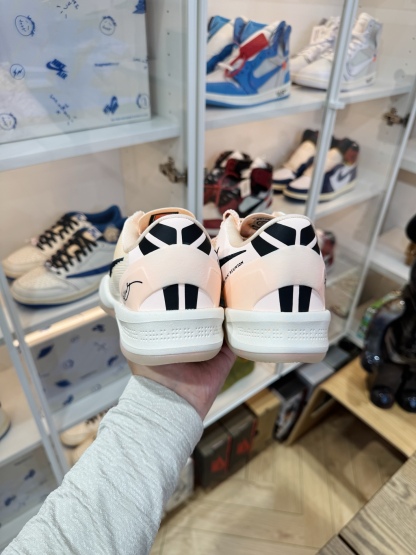 KOBE 8 ACADEMY P  克拉克森同款 EYBL限量版 粉黑色 HQ3138-800