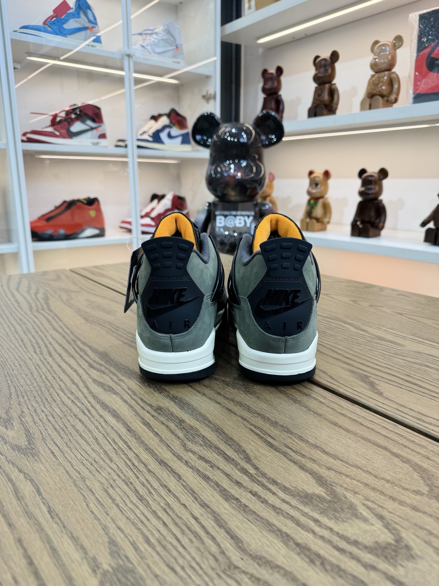UNDEFEATED x AJ4  曾經天價聯名來襲 黑色橄欖綠 IB1519-200