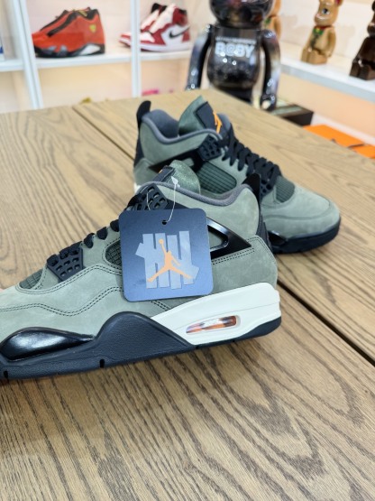UNDEFEATED x AJ4  曾經天價聯名來襲 黑色橄欖綠 IB1519-200
