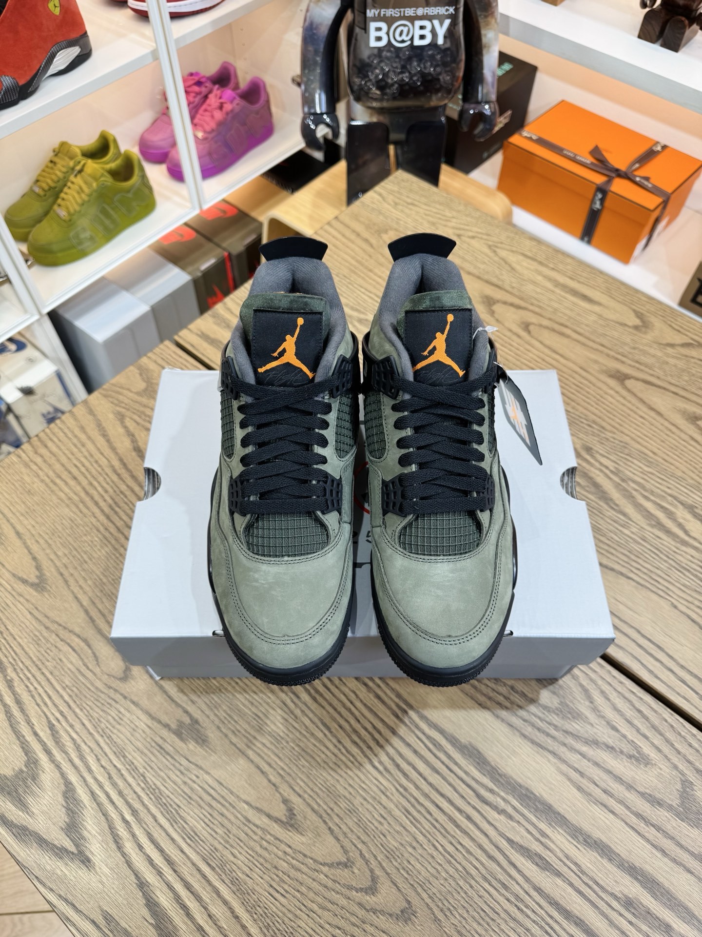 UNDEFEATED x AJ4  曾經天價聯名來襲 黑色橄欖綠 IB1519-200