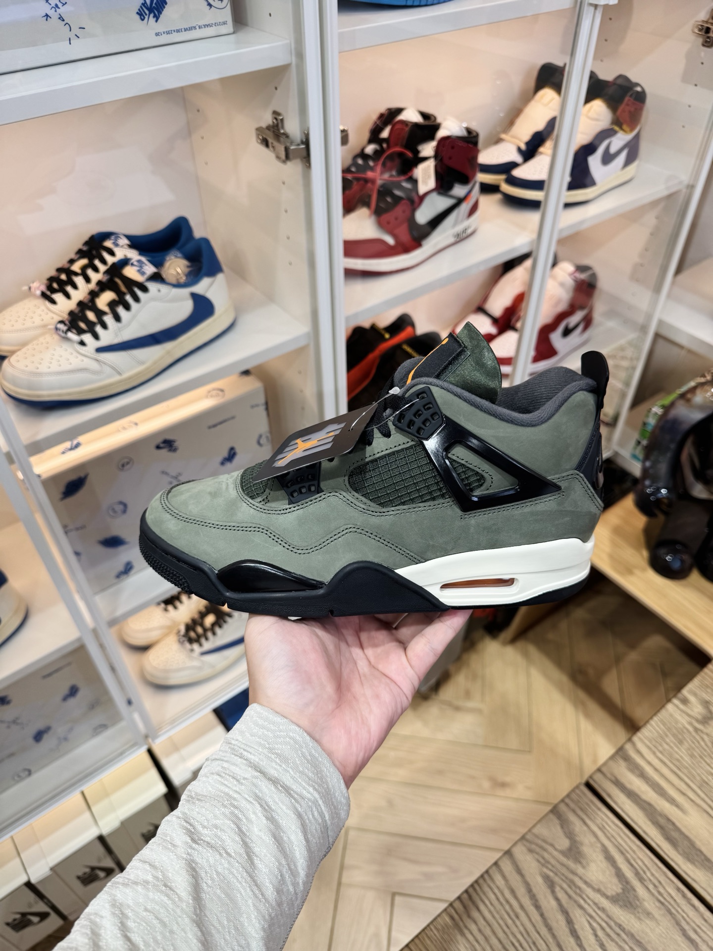 UNDEFEATED x AJ4  曾經天價聯名來襲 黑色橄欖綠 IB1519-200