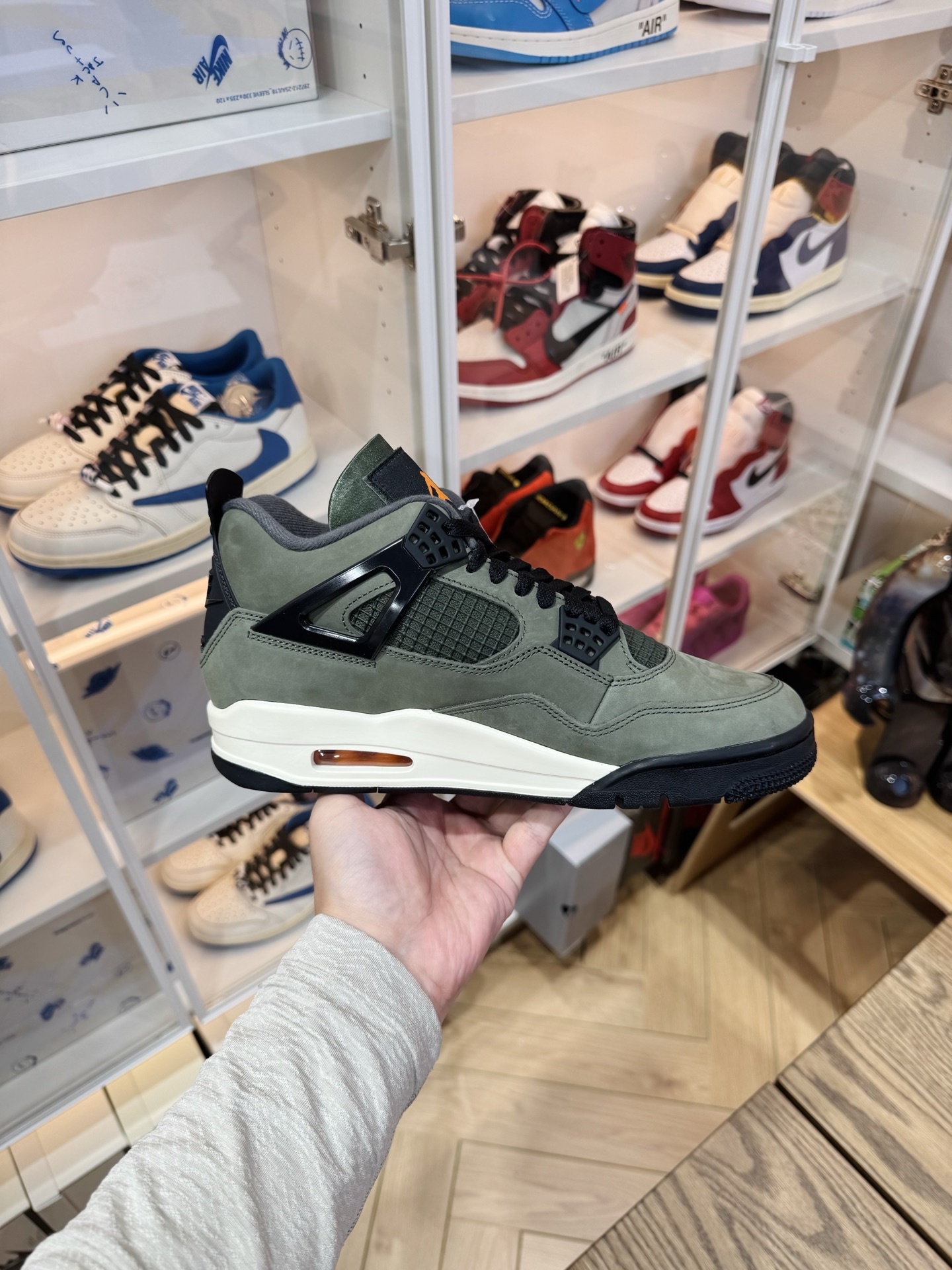 UNDEFEATED x AJ4  曾經天價聯名來襲 黑色橄欖綠 IB1519-200
