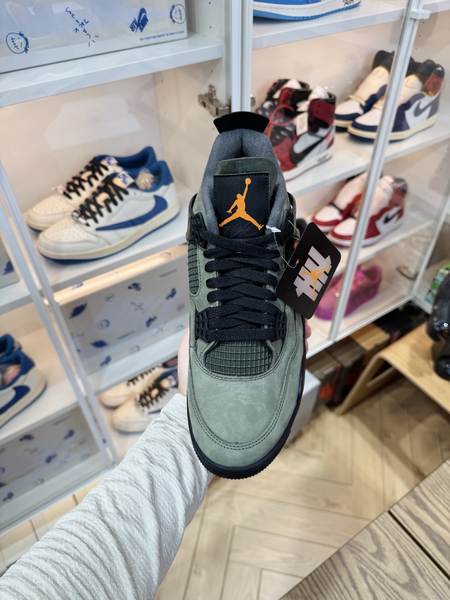 UNDEFEATED x AJ4  曾經天價聯名來襲 黑色橄欖綠 IB1519-200