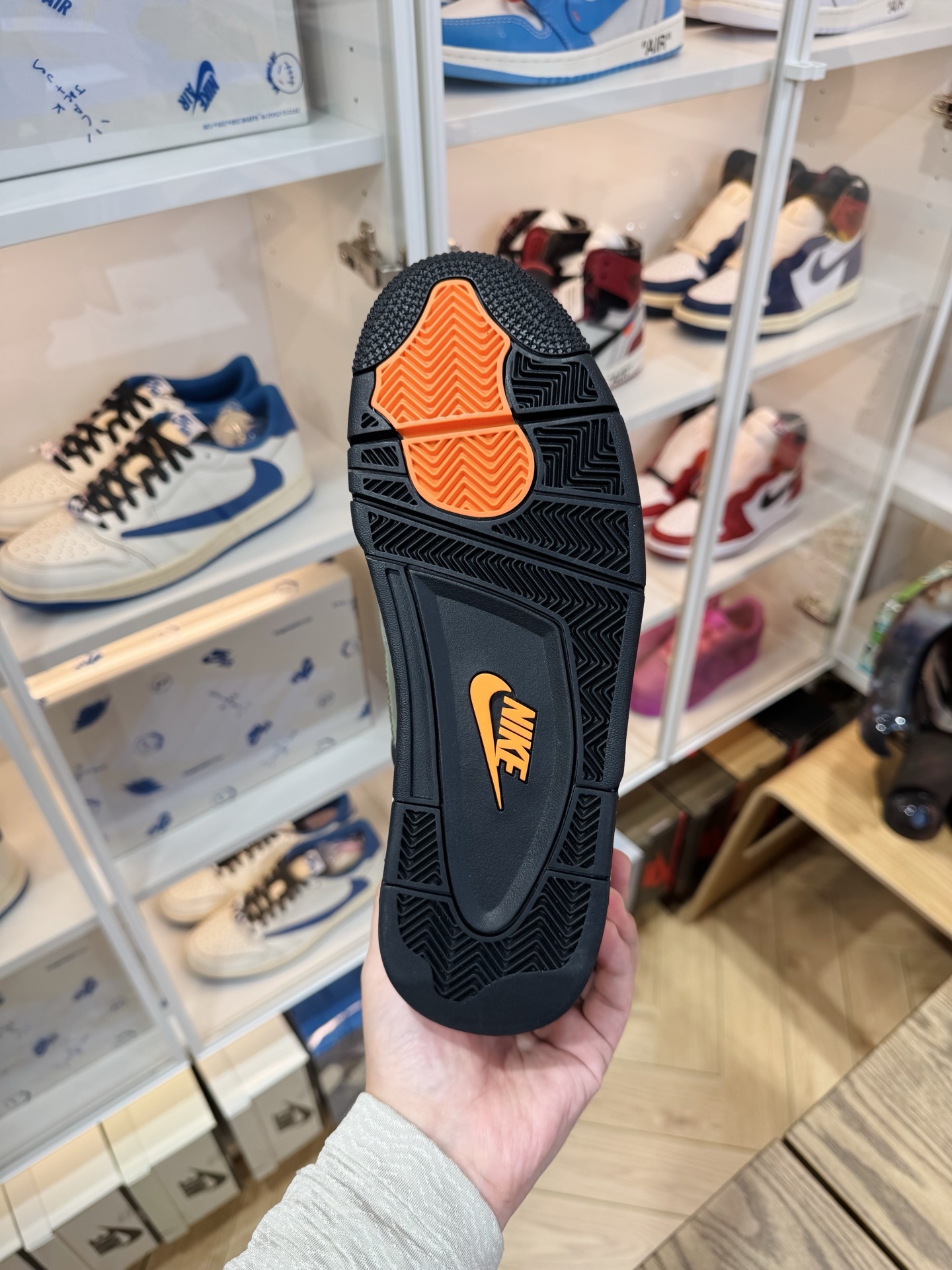 UNDEFEATED x AJ4  曾經天價聯名來襲 黑色橄欖綠 IB1519-200