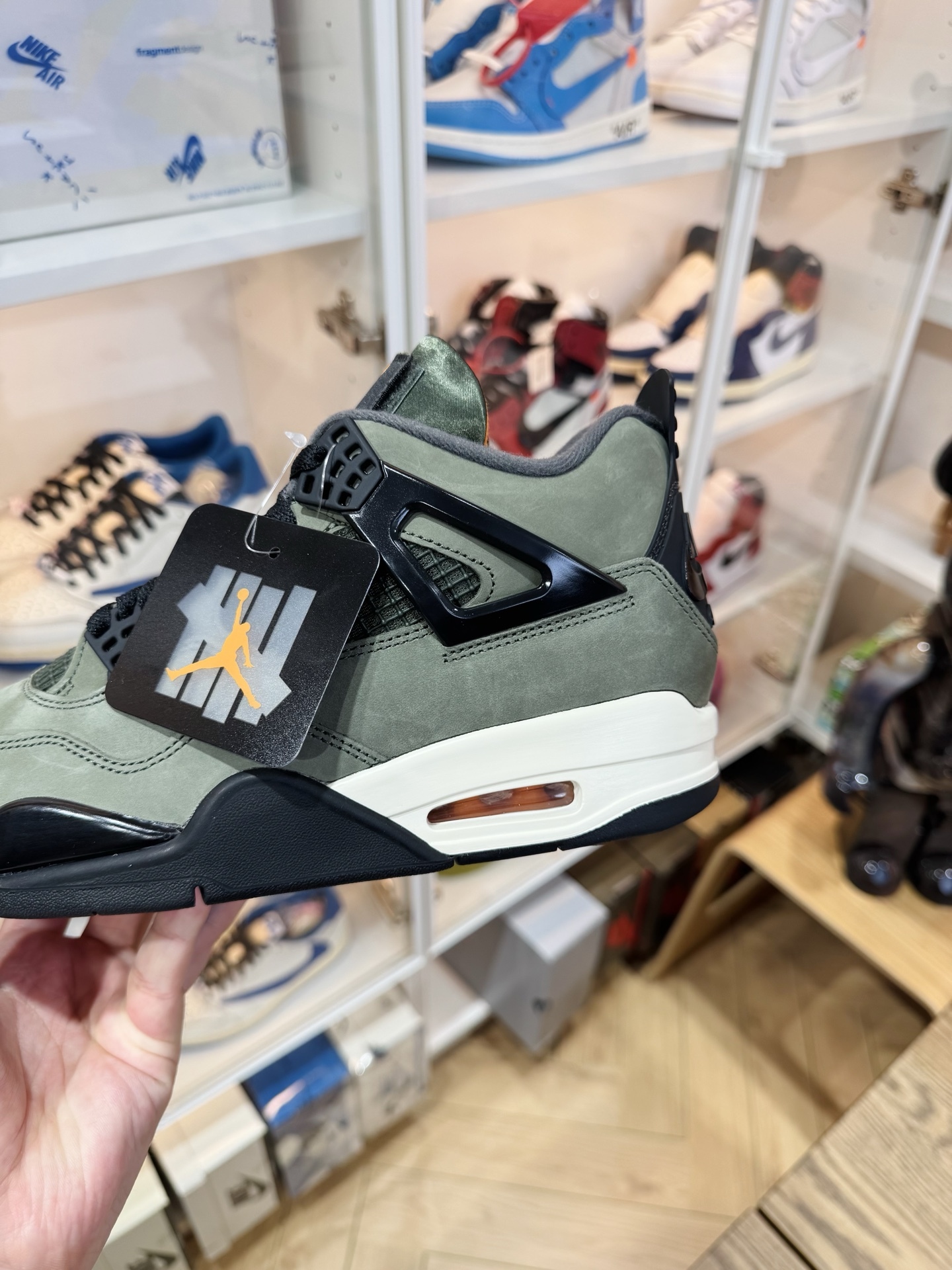 UNDEFEATED x AJ4  曾經天價聯名來襲 黑色橄欖綠 IB1519-200