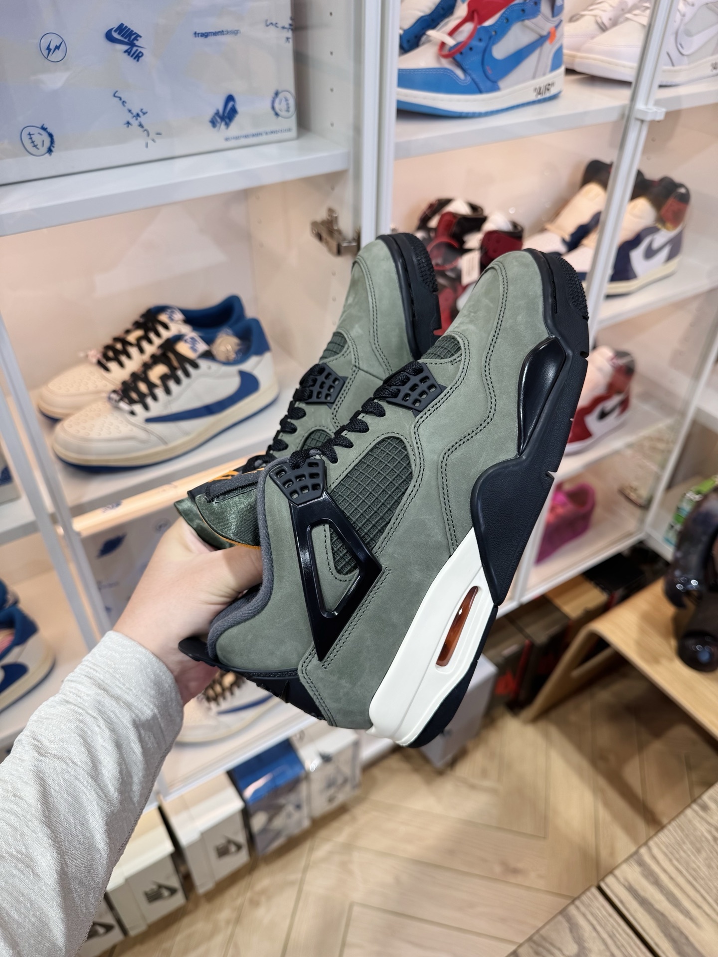 UNDEFEATED x AJ4  曾經天價聯名來襲 黑色橄欖綠 IB1519-200