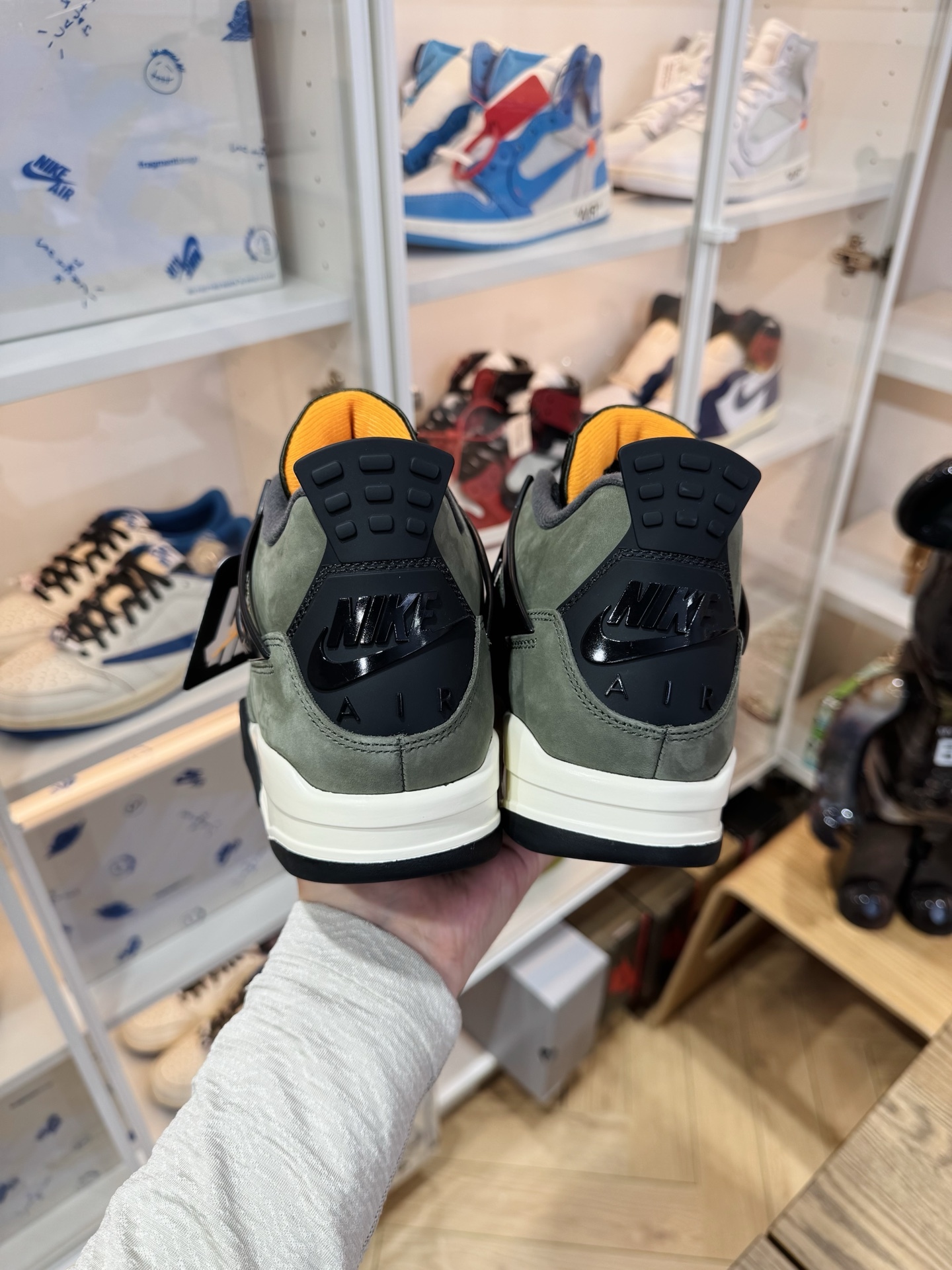 UNDEFEATED x AJ4  曾經天價聯名來襲 黑色橄欖綠 IB1519-200