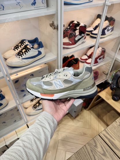 WTAPS x NB 992 灰銀 美產USA 男女同款 尺碼 36-46.5「US7-12」M992WT