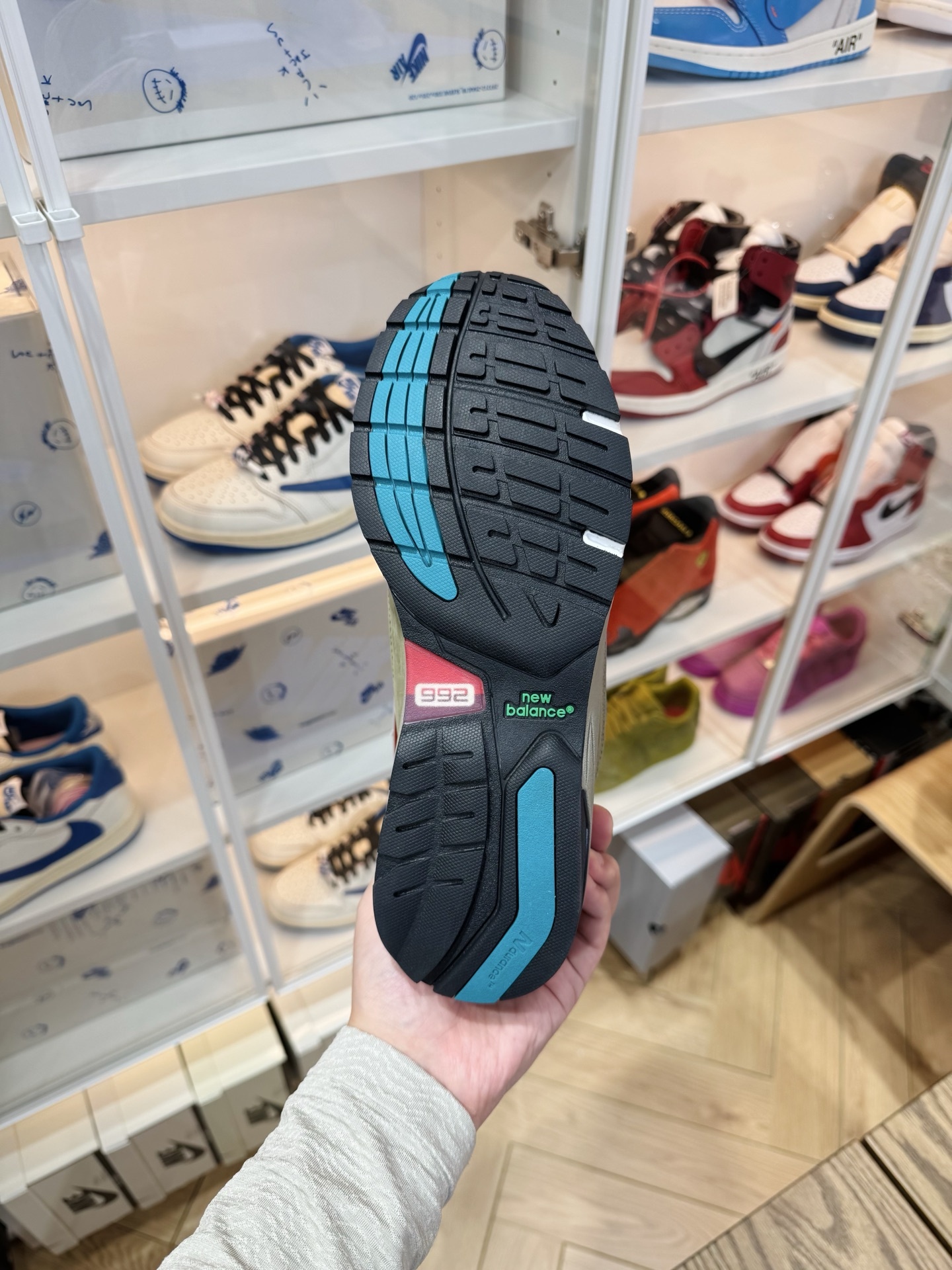 WTAPS x NB 992 灰銀 美產USA 男女同款 尺碼 36-46.5「US7-12」M992WT